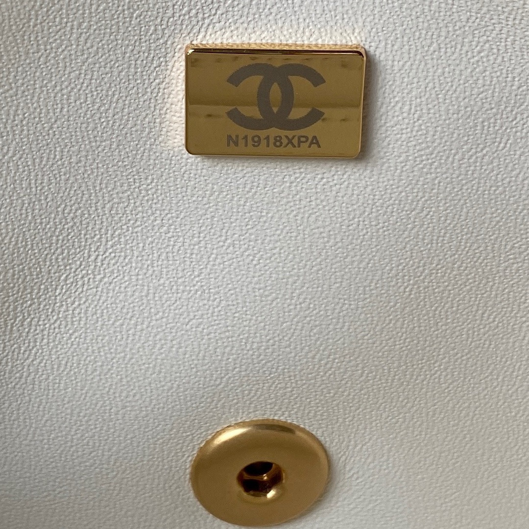 Chanel MINI CLASSIC HANDBAG WITH TOP HANDLE 12 × 20 × 6 CM