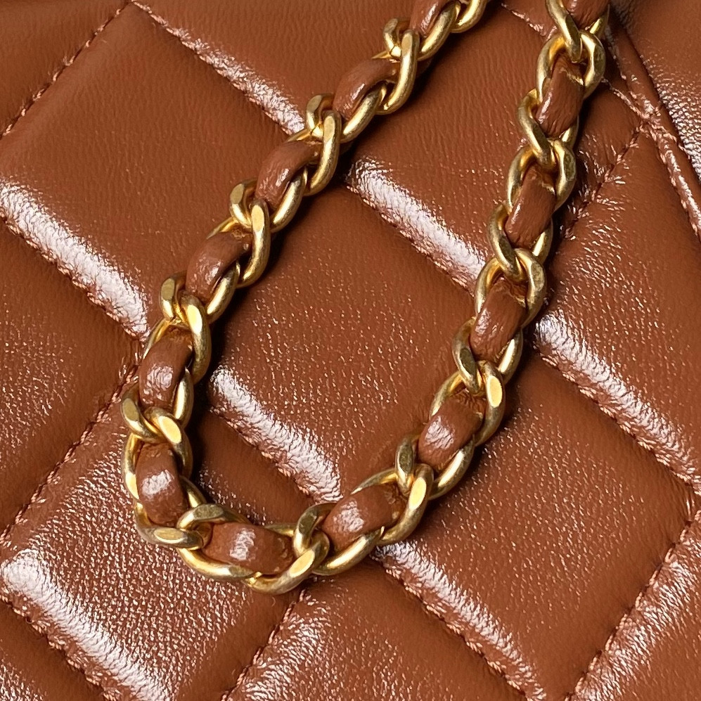 CHANEL MINI BAG WITH TOP HANDLE  Shiny Lambskin & Gold-Tone Metal Brown 12 × 18 × 7 cm