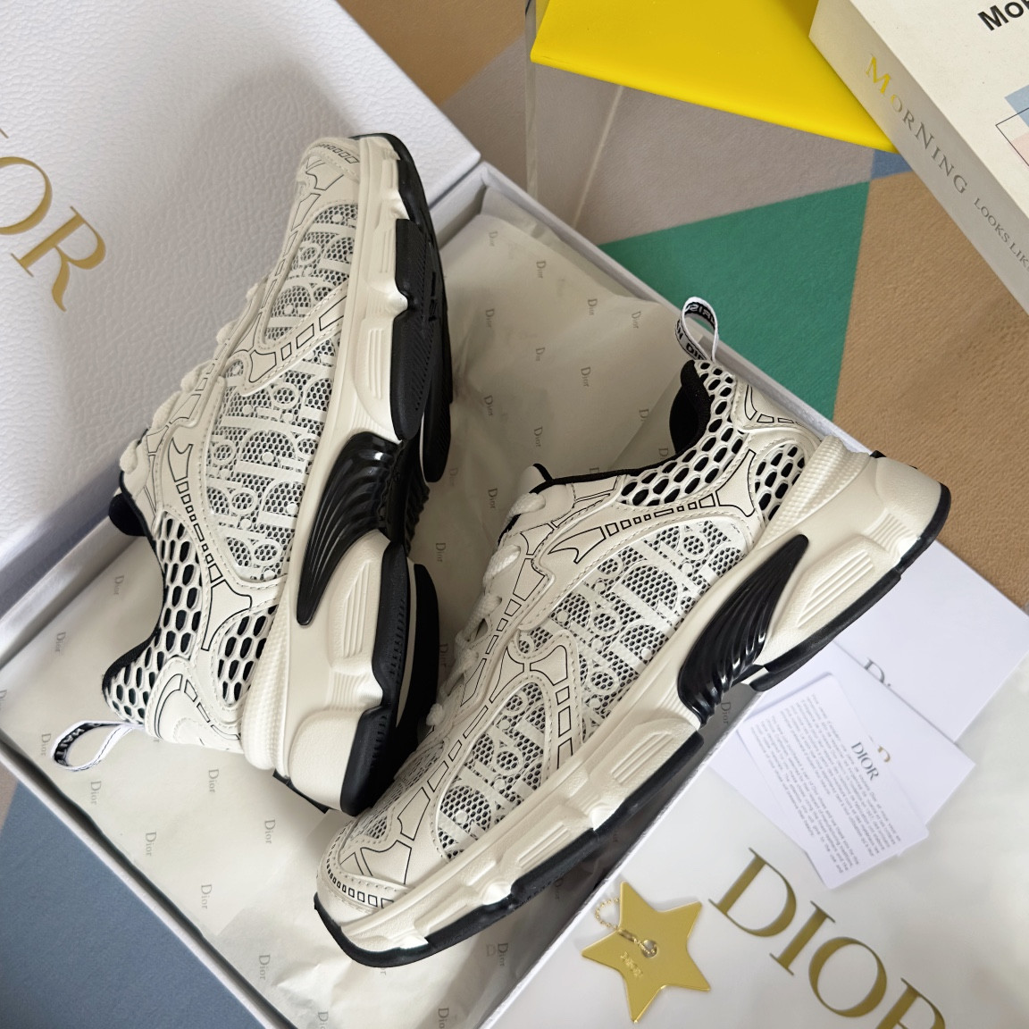 UA Dior Vibe Sneaker