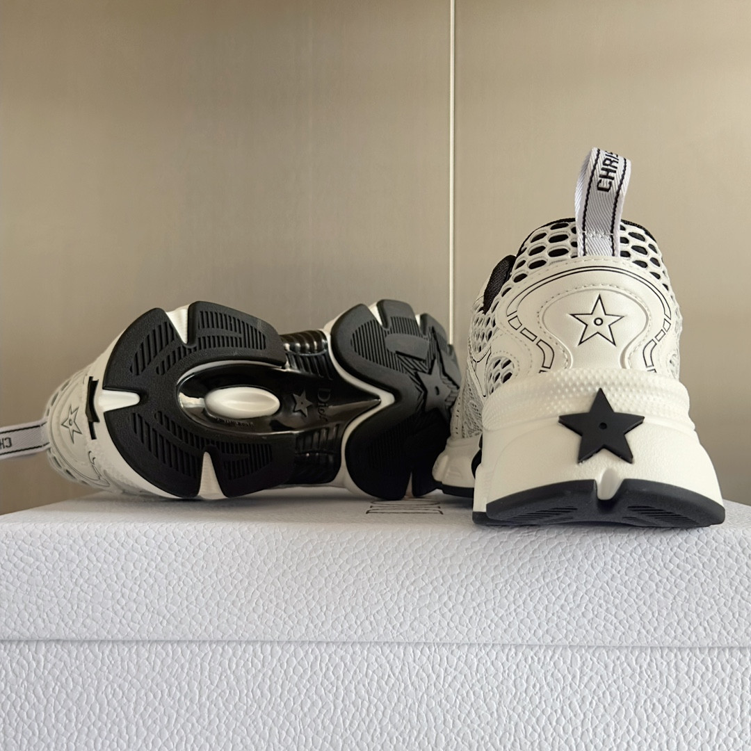 UA Dior Vibe Sneaker