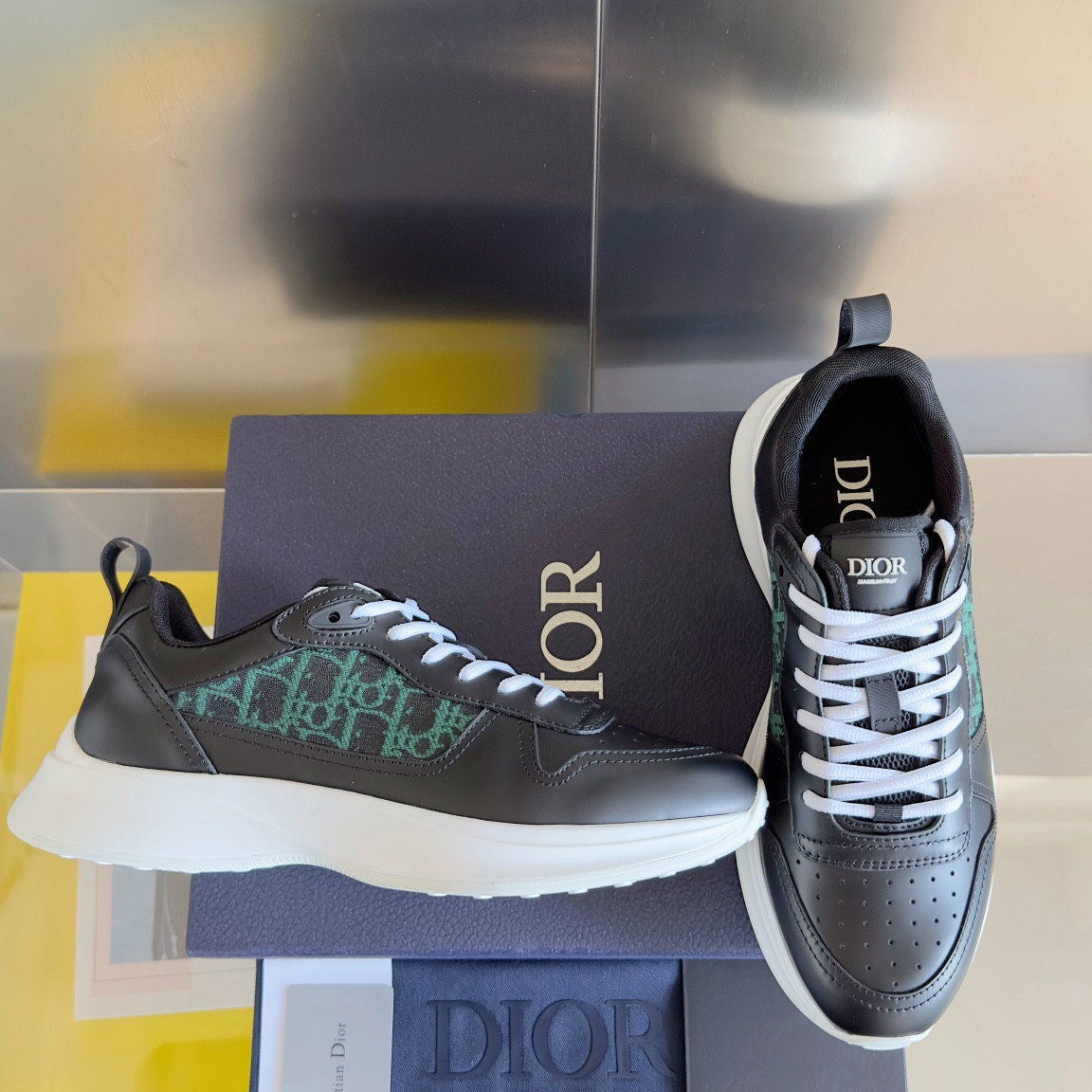 UA Dior B25 Runner Sneaker