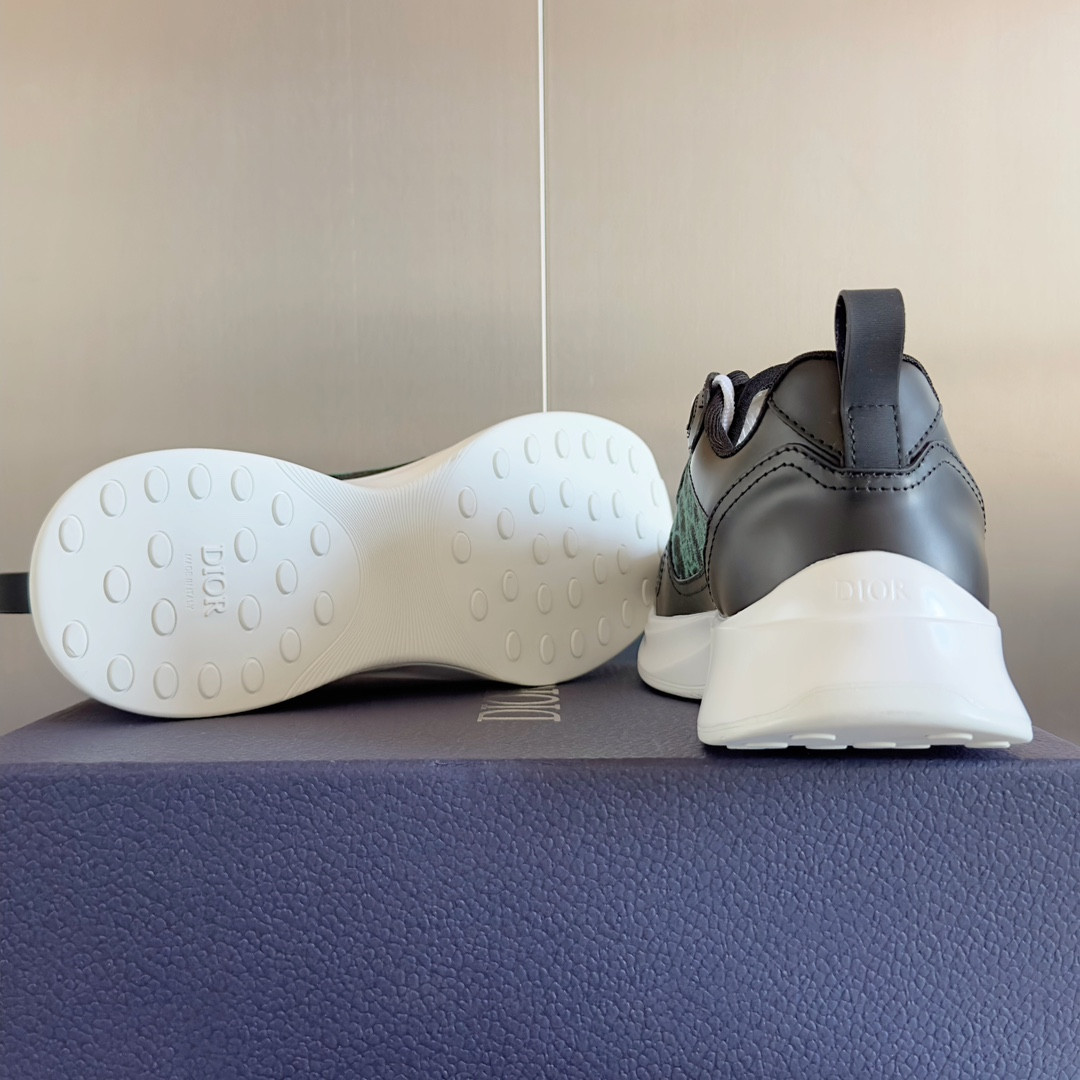 UA Dior B25 Runner Sneaker