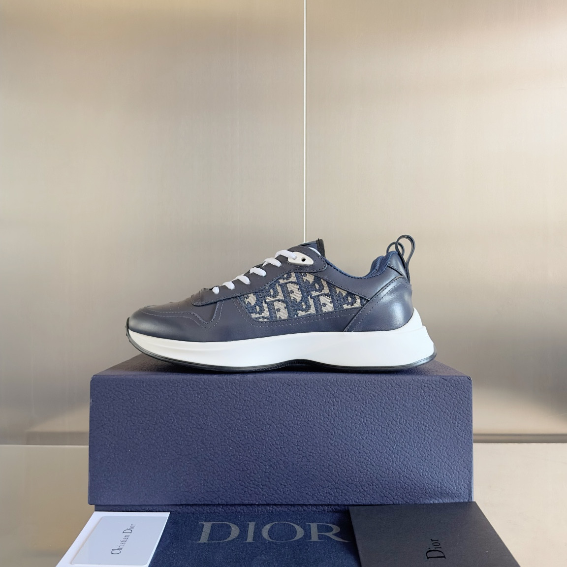 UA Dior B25 Runner Sneaker