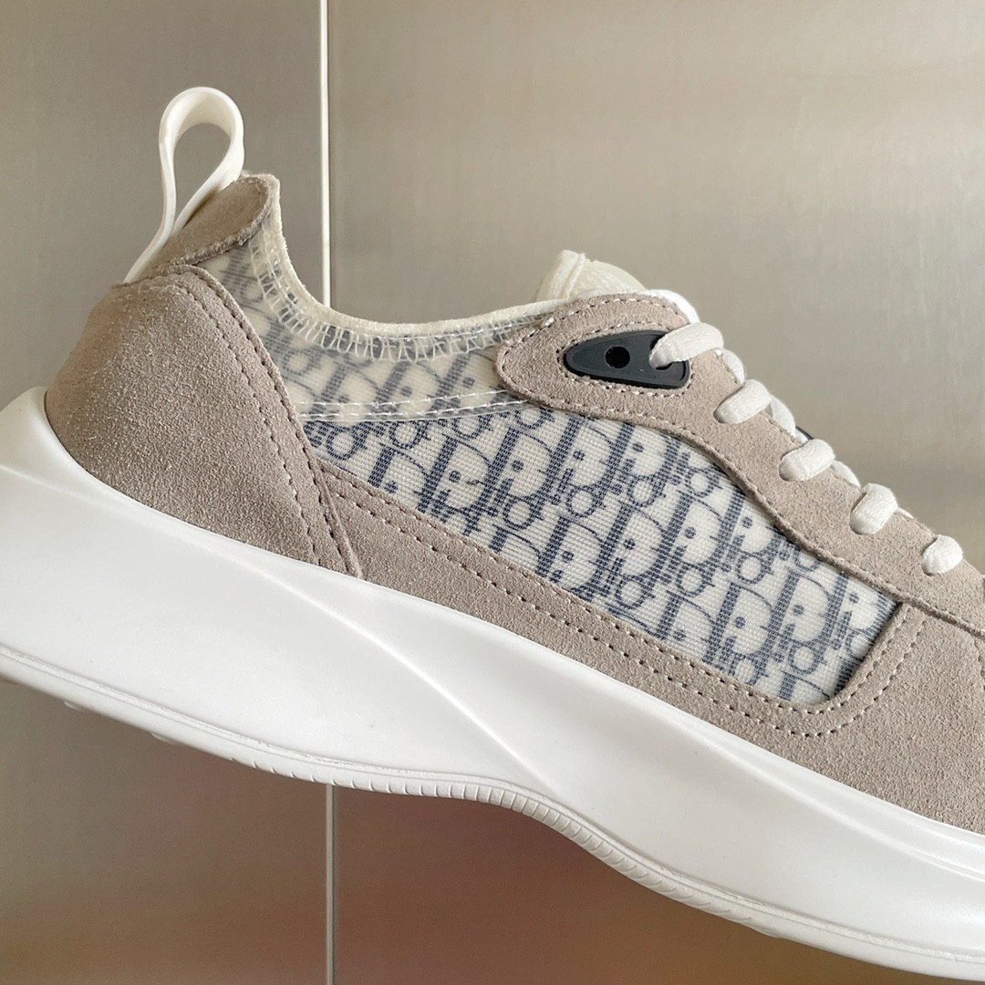 UA Dior B25 Runner Sneaker
