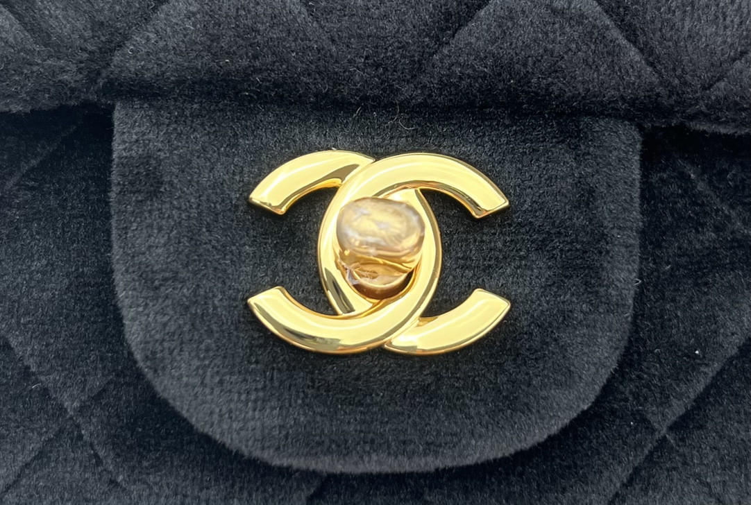 Chanel Classic Flap Bag 20cm