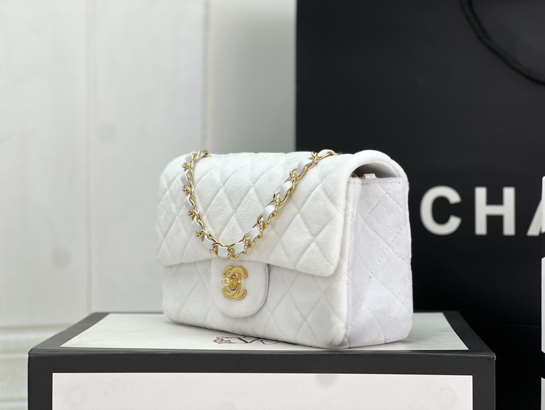 Chanel Classic Flap Bag 20cm