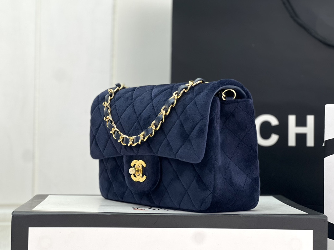 Chanel Classic Flap Bag 20cm