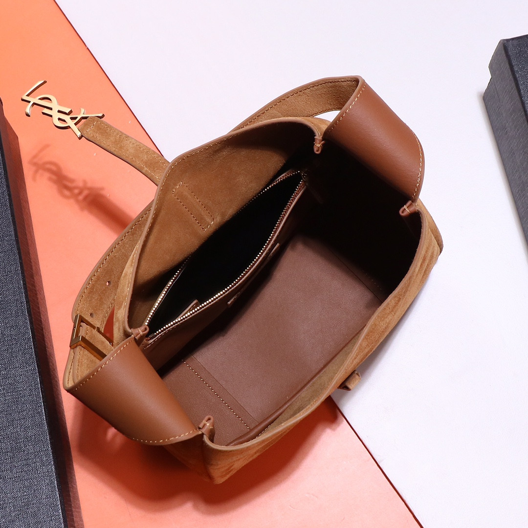 YSL LE 5 À 7 23x22x8cm