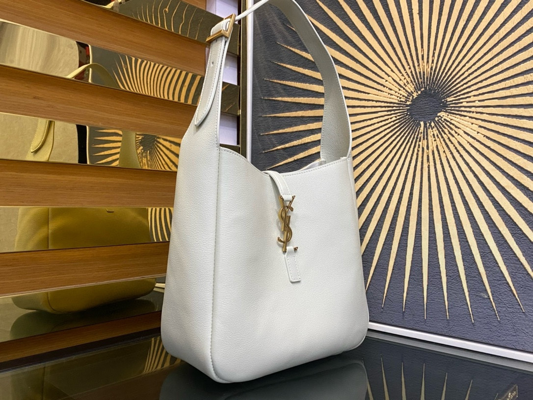 YSL LE 5 À 7 23x22x8cm