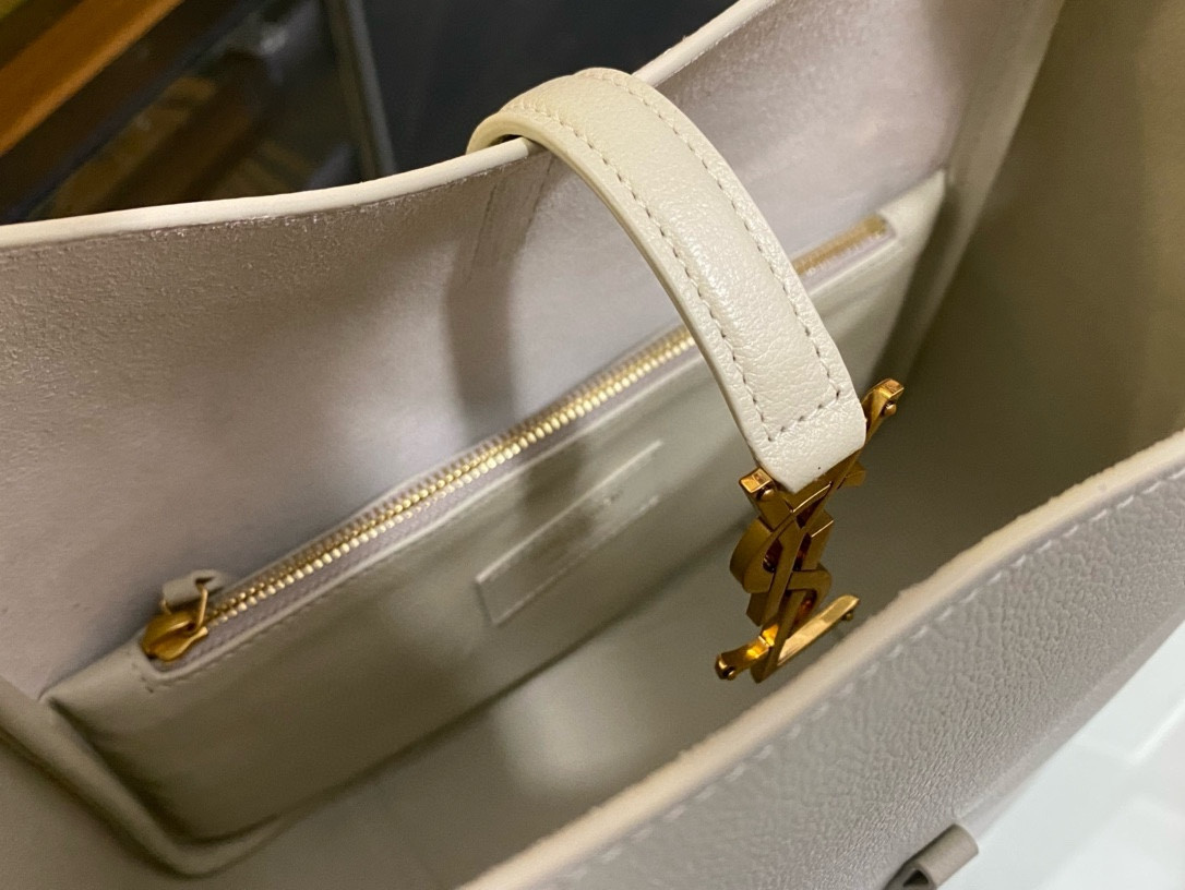 YSL LE 5 À 7 23x22x8cm