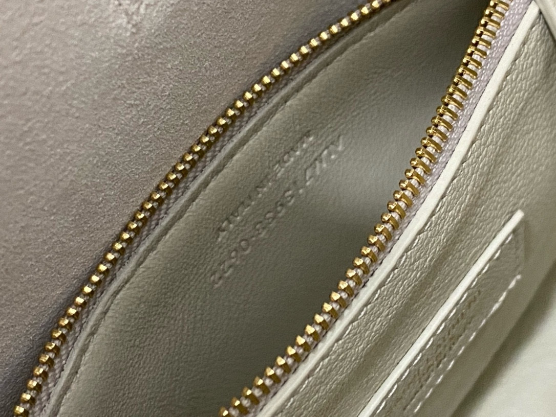 YSL LE 5 À 7 23x22x8cm