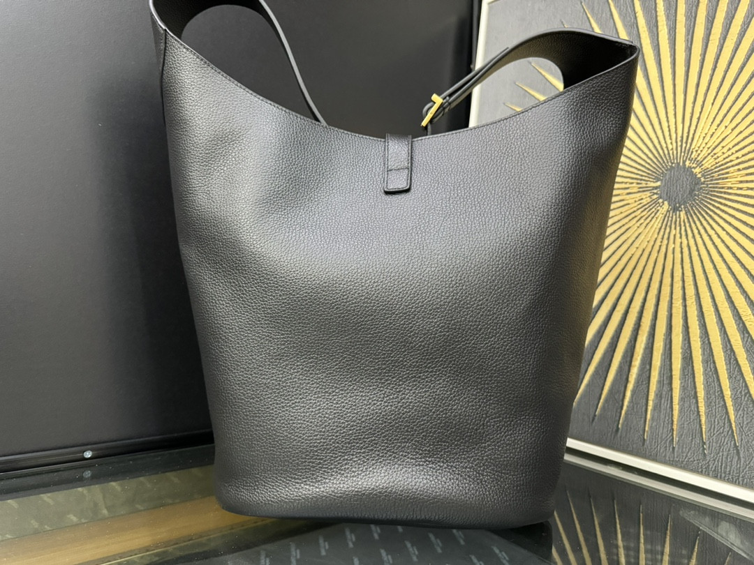 YSL LE 5 À 7 hobo in grained leather 26x31.5x13.5cm