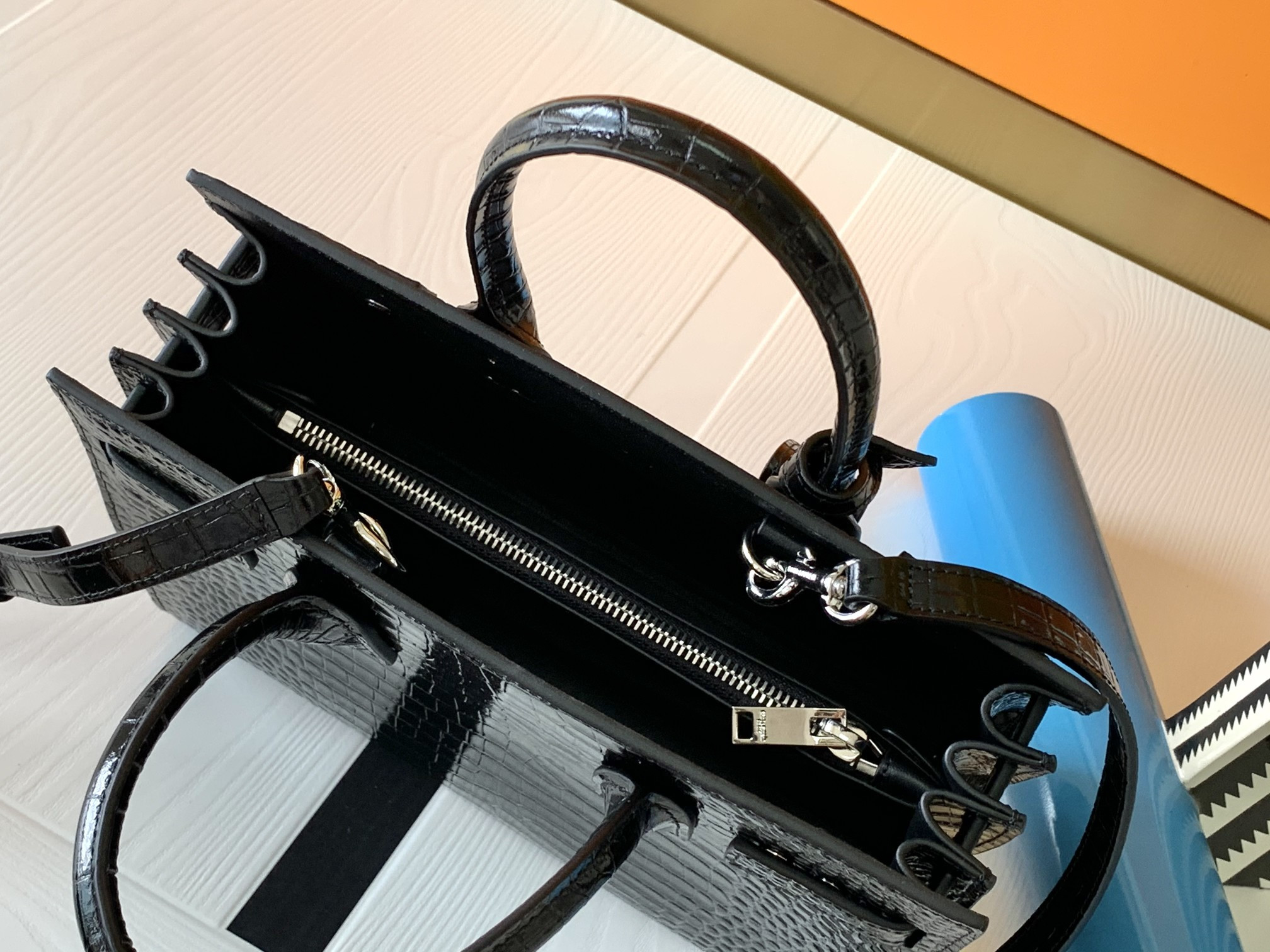 YSL SAC DE JOUR IN EMBOSSED CROCODILE LEATHER - baby 26x13.5x12.5cm