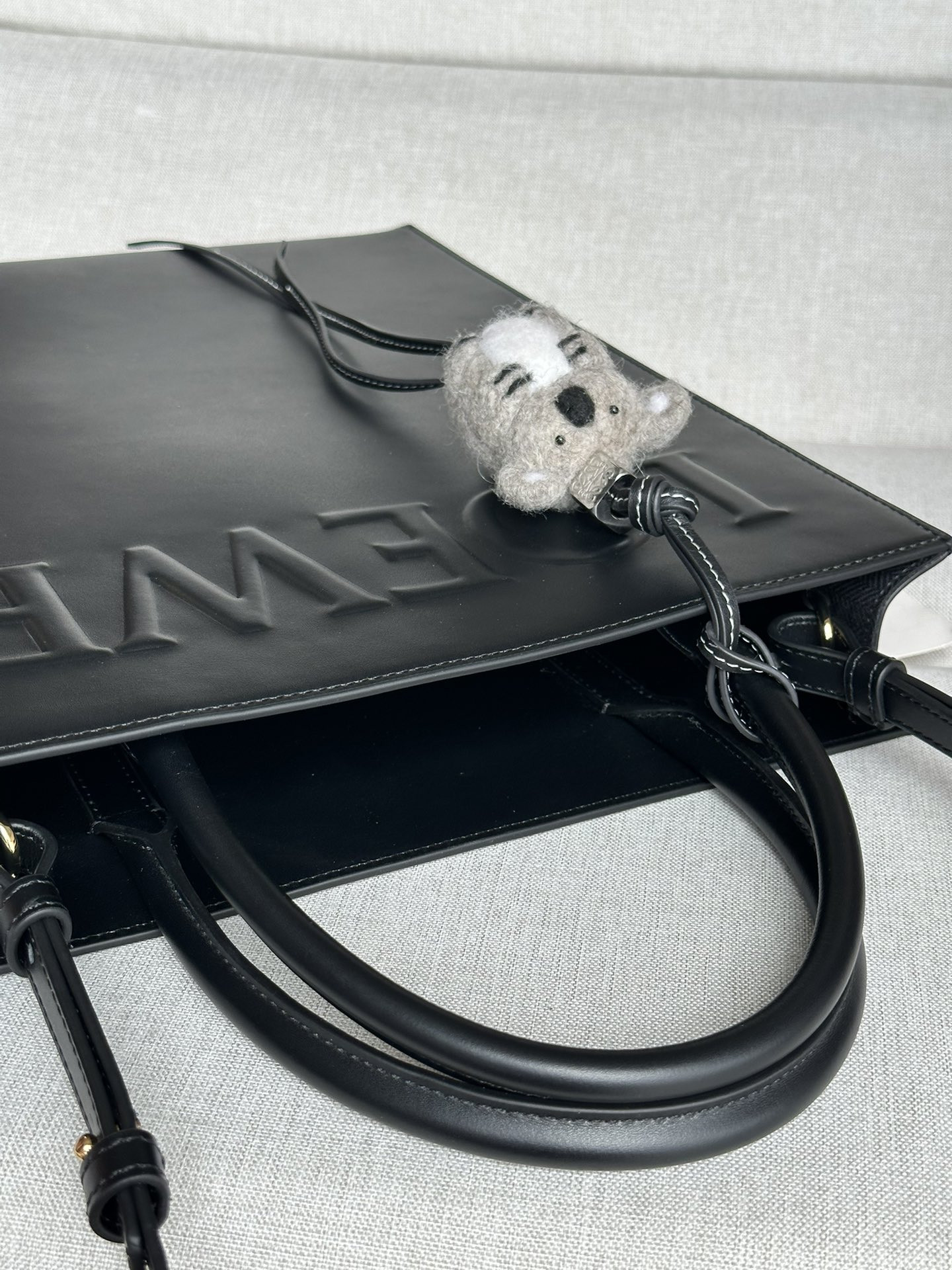 LOEWE Standard A4 Tote 28x7.5x36cm