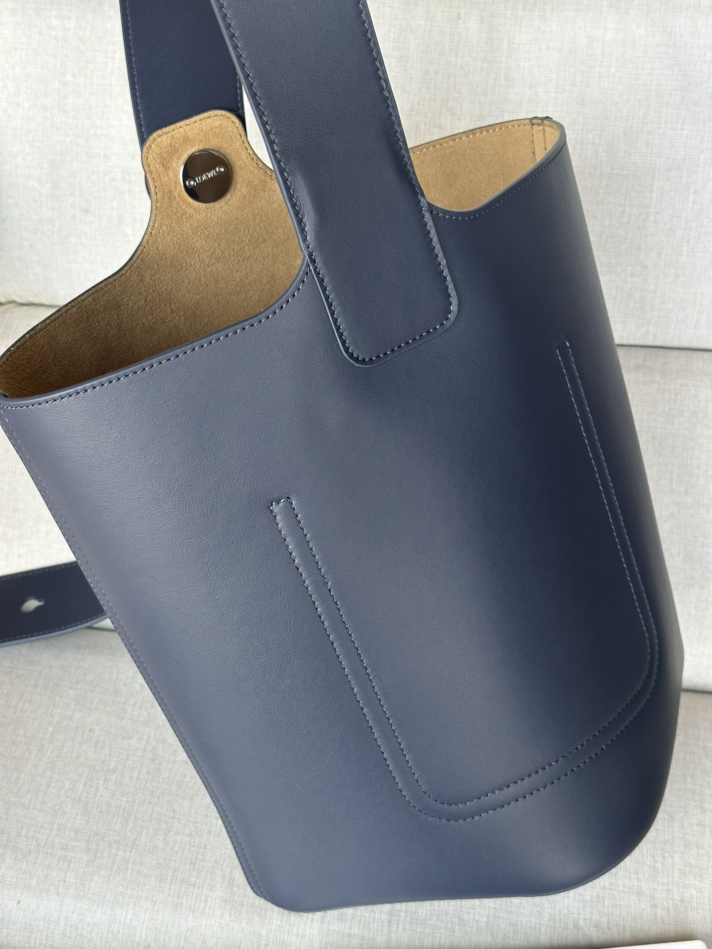 LOEWE Medium Pebble bucket in mellow calfskin 24.5x23.5x28cm