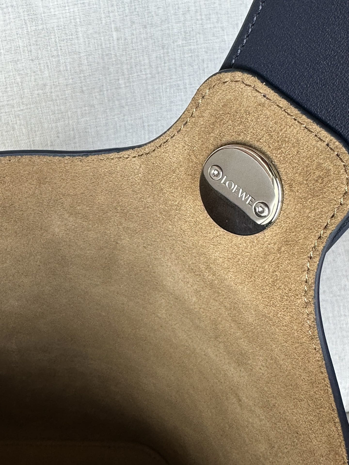 LOEWE Medium Pebble bucket in mellow calfskin 24.5x23.5x28cm