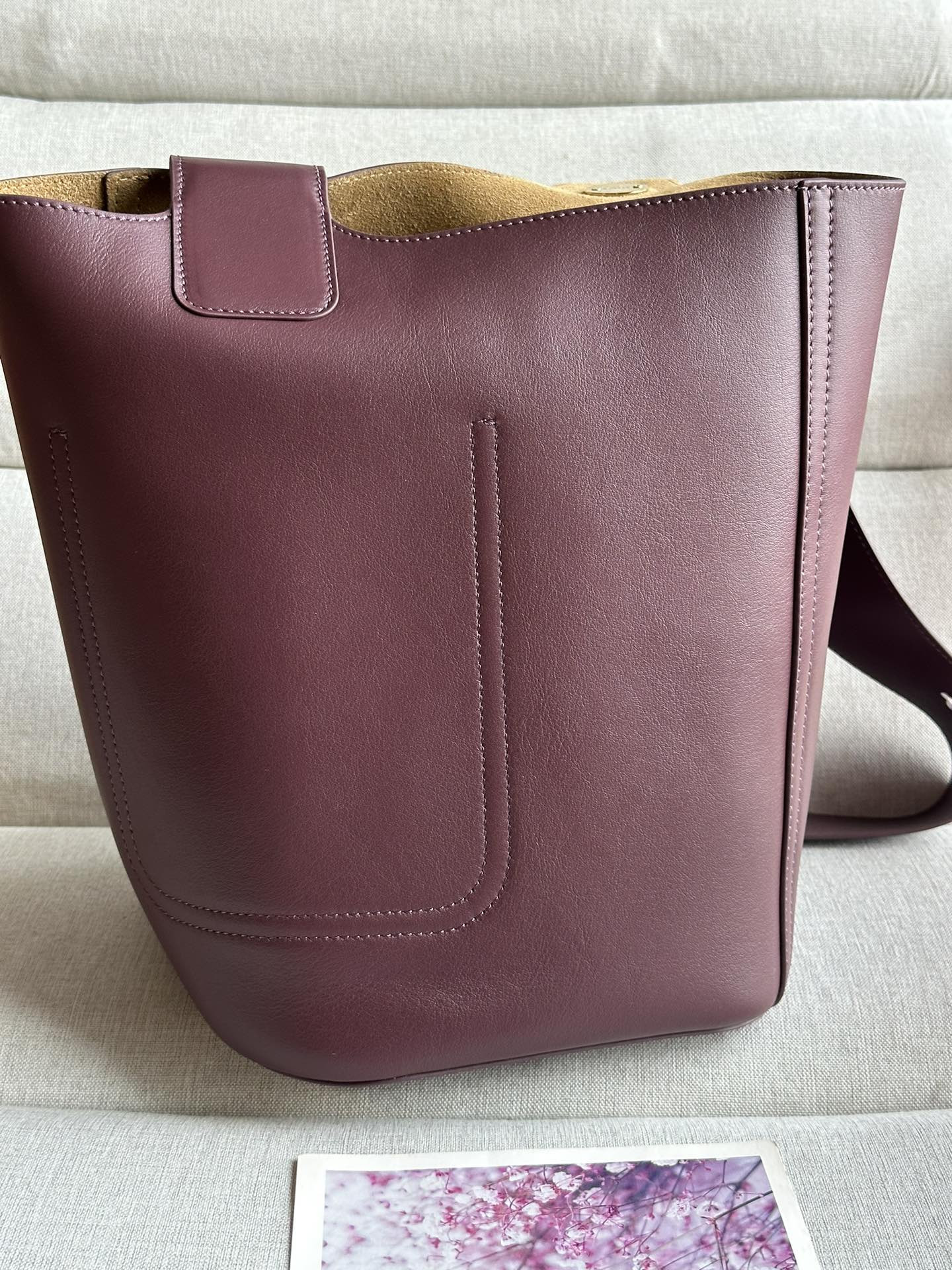 LOEWE Medium Pebble bucket in mellow calfskin 24.5x23.5x28cm