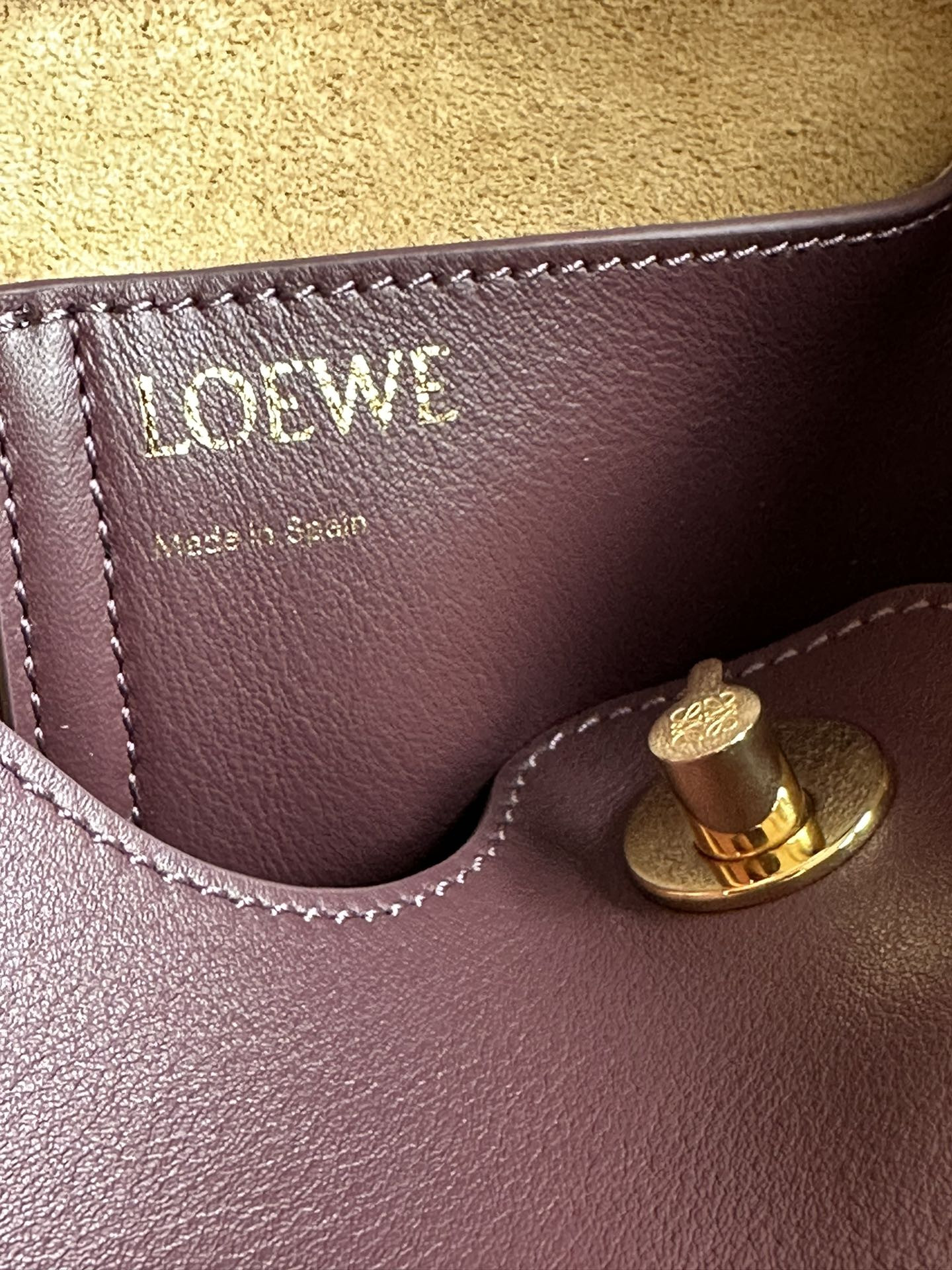 LOEWE Medium Pebble bucket in mellow calfskin 24.5x23.5x28cm