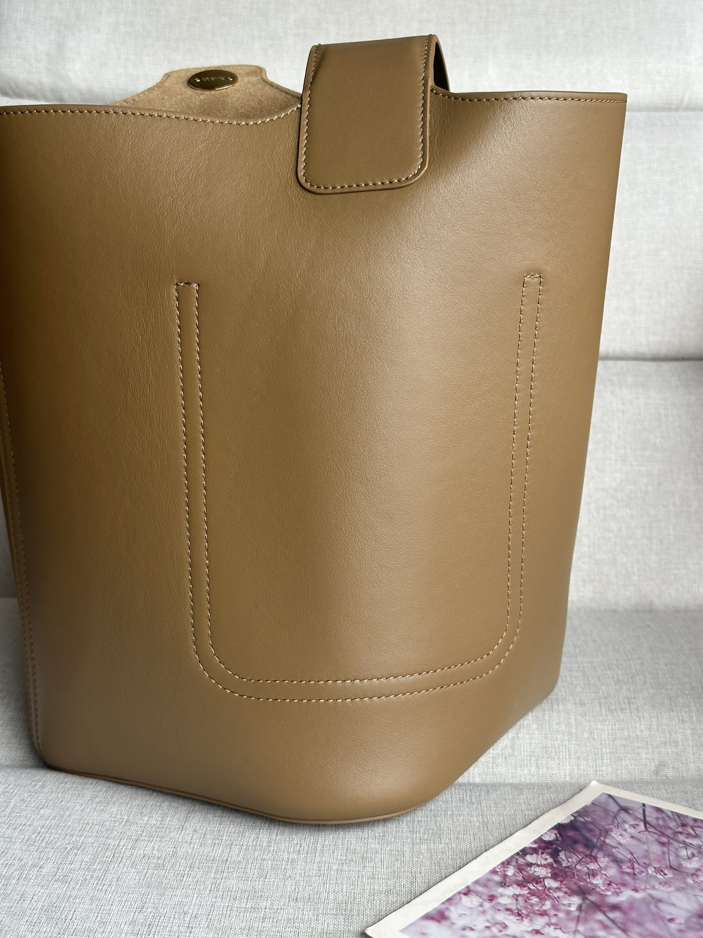 LOEWE Medium Pebble bucket in mellow calfskin 24.5x23.5x28cm