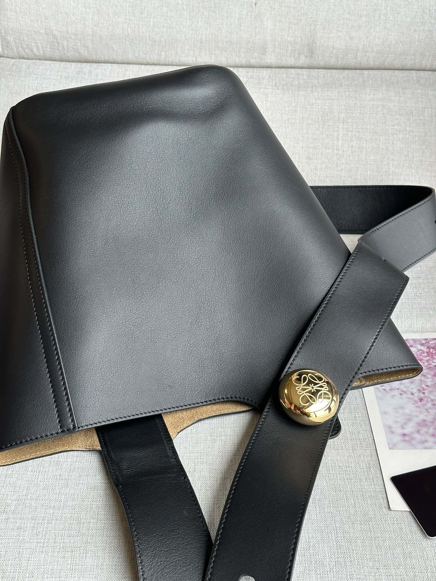 LOEWE Medium Pebble bucket in mellow calfskin 24.5x23.5x28cm