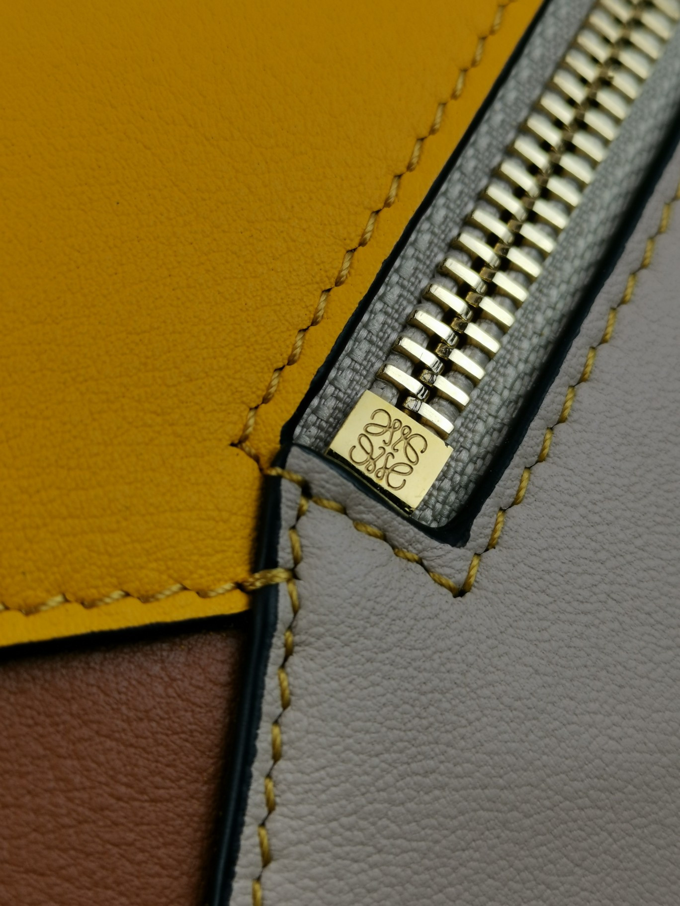 LOEWE Small Puzzle bag in classic calfskin 24x10.5x16.5cm