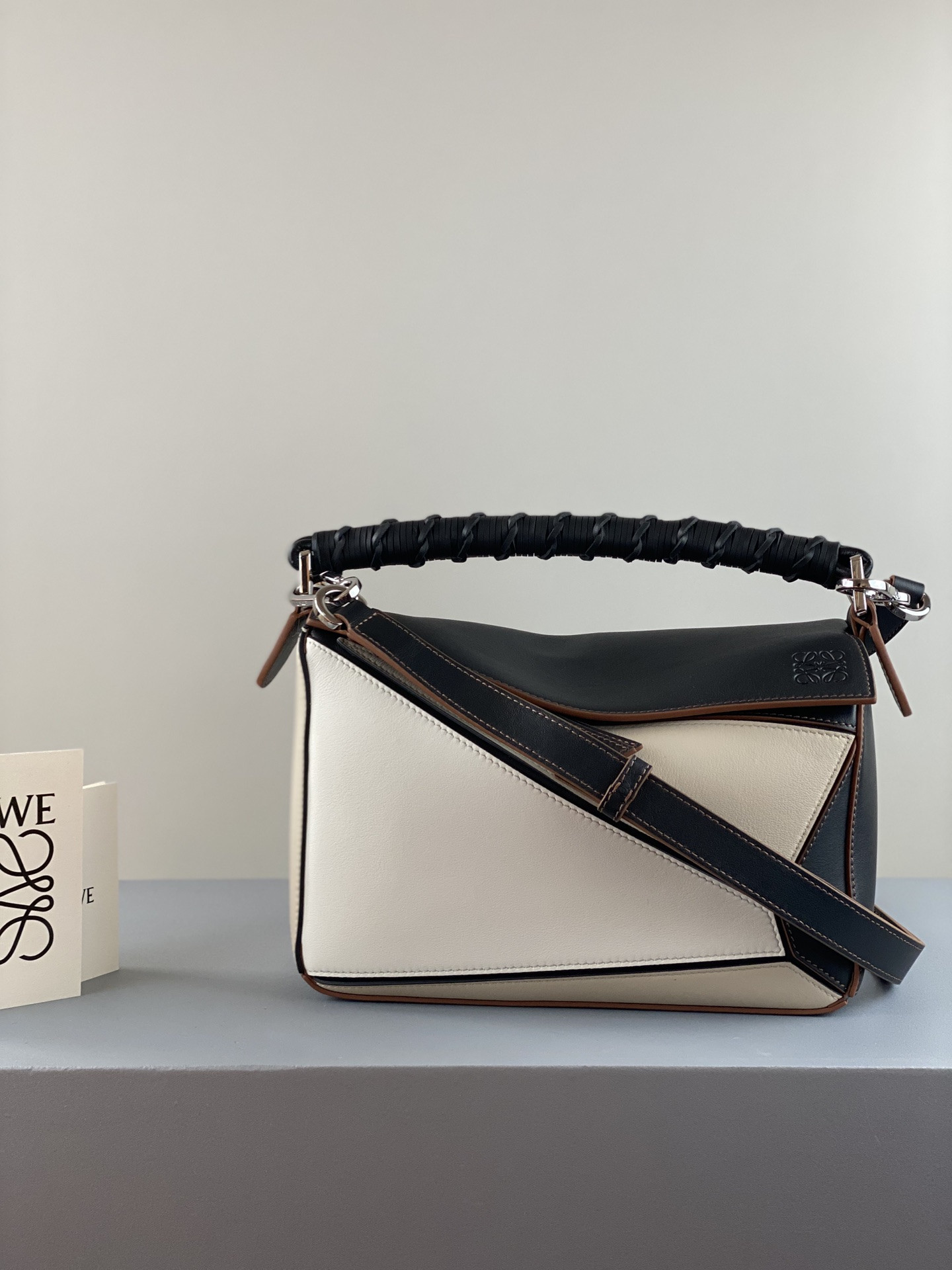 LOEWE Small Puzzle bag in classic calfskin 24x10.5x16.5cm