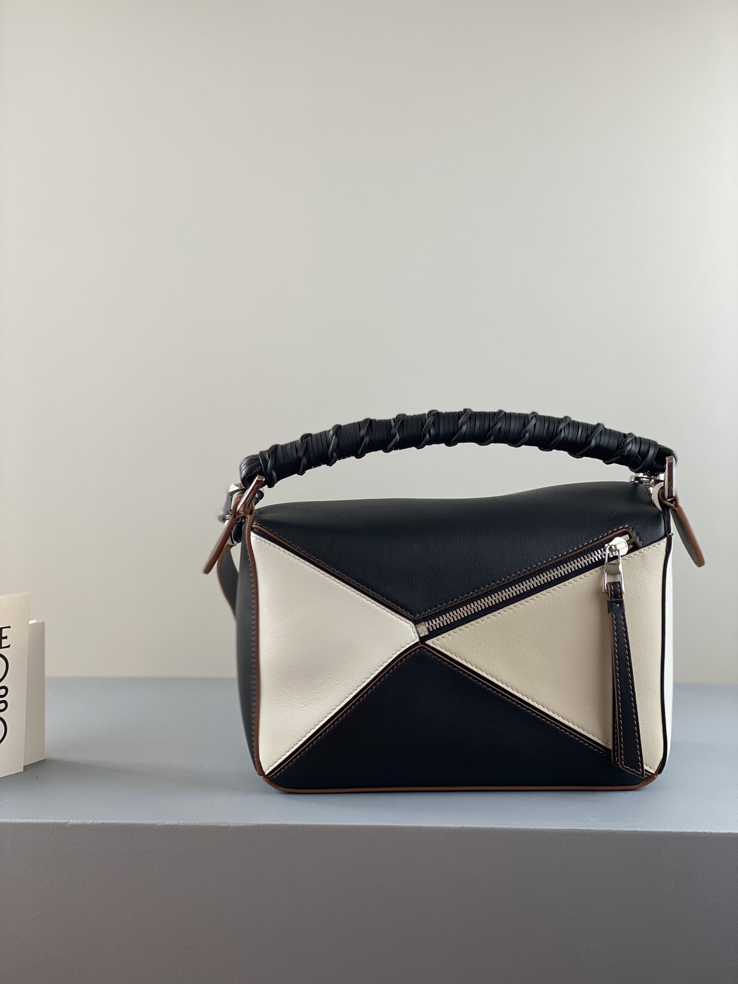 LOEWE Small Puzzle bag in classic calfskin 24x10.5x16.5cm