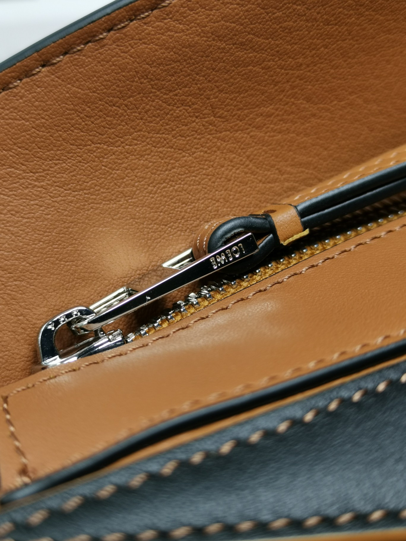 LOEWE Small Puzzle bag in classic calfskin 24x10.5x16.5cm