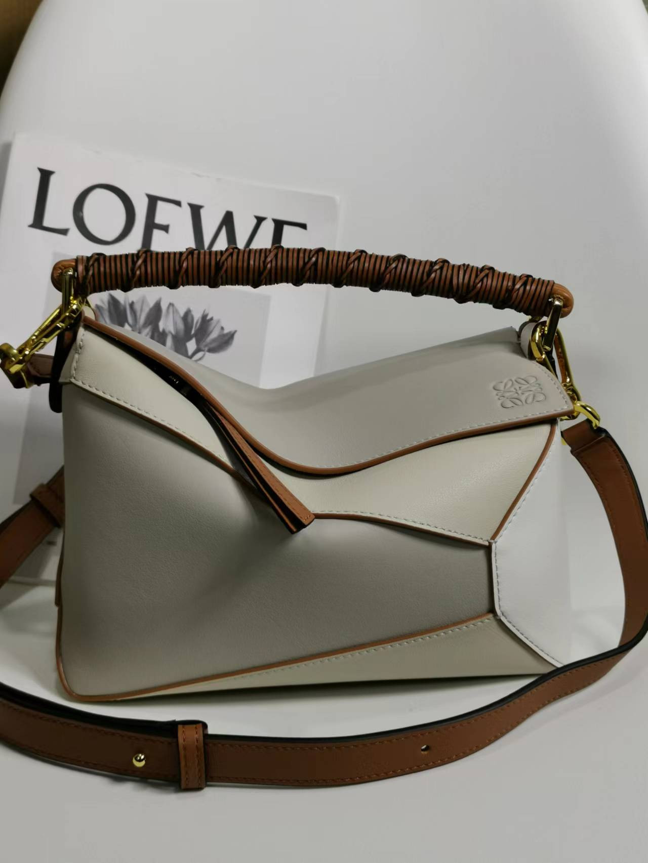 LOEWE Small Puzzle bag in classic calfskin 24x10.5x16.5cm