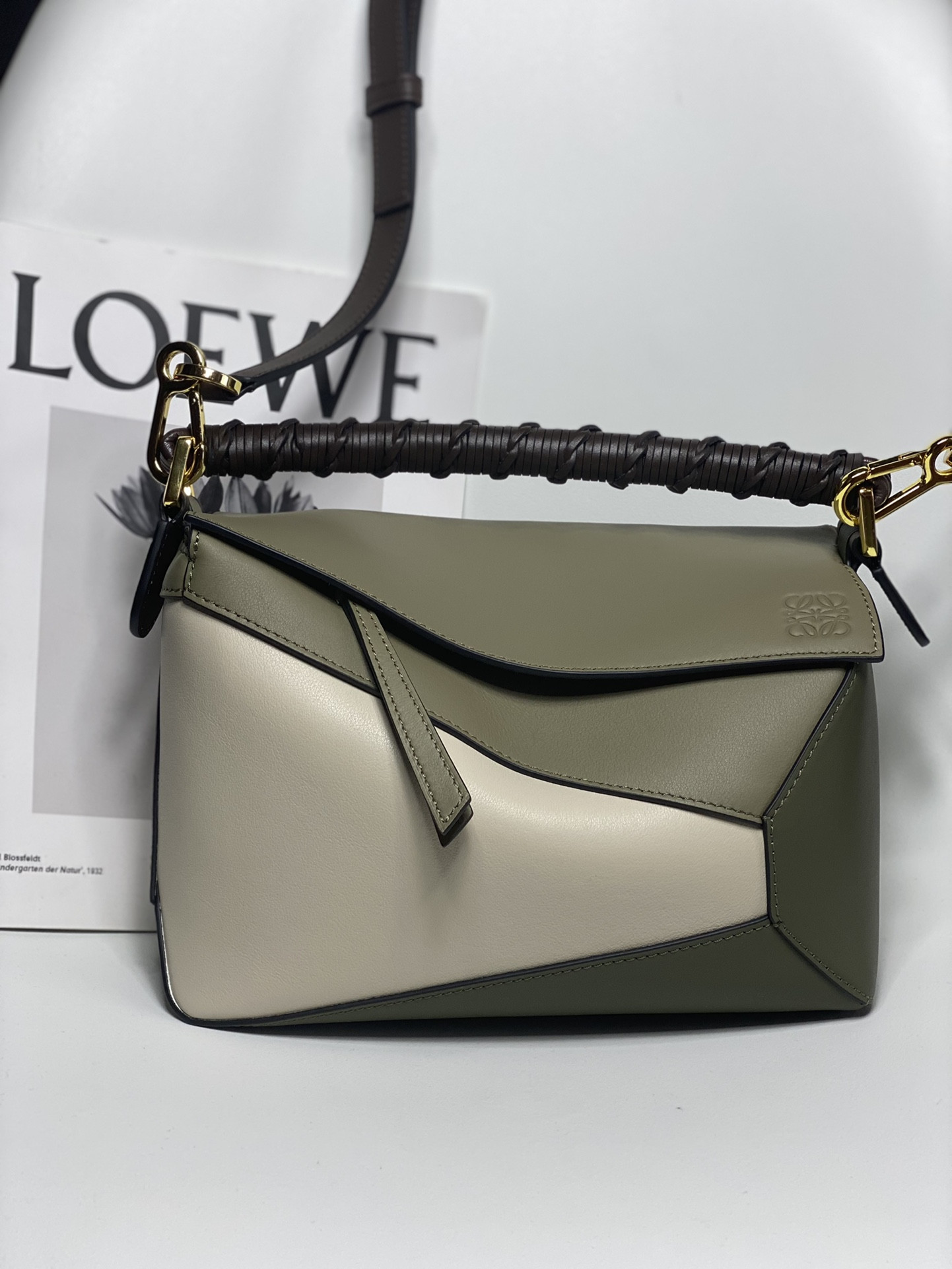 LOEWE Small Puzzle bag in classic calfskin 24x10.5x16.5cm