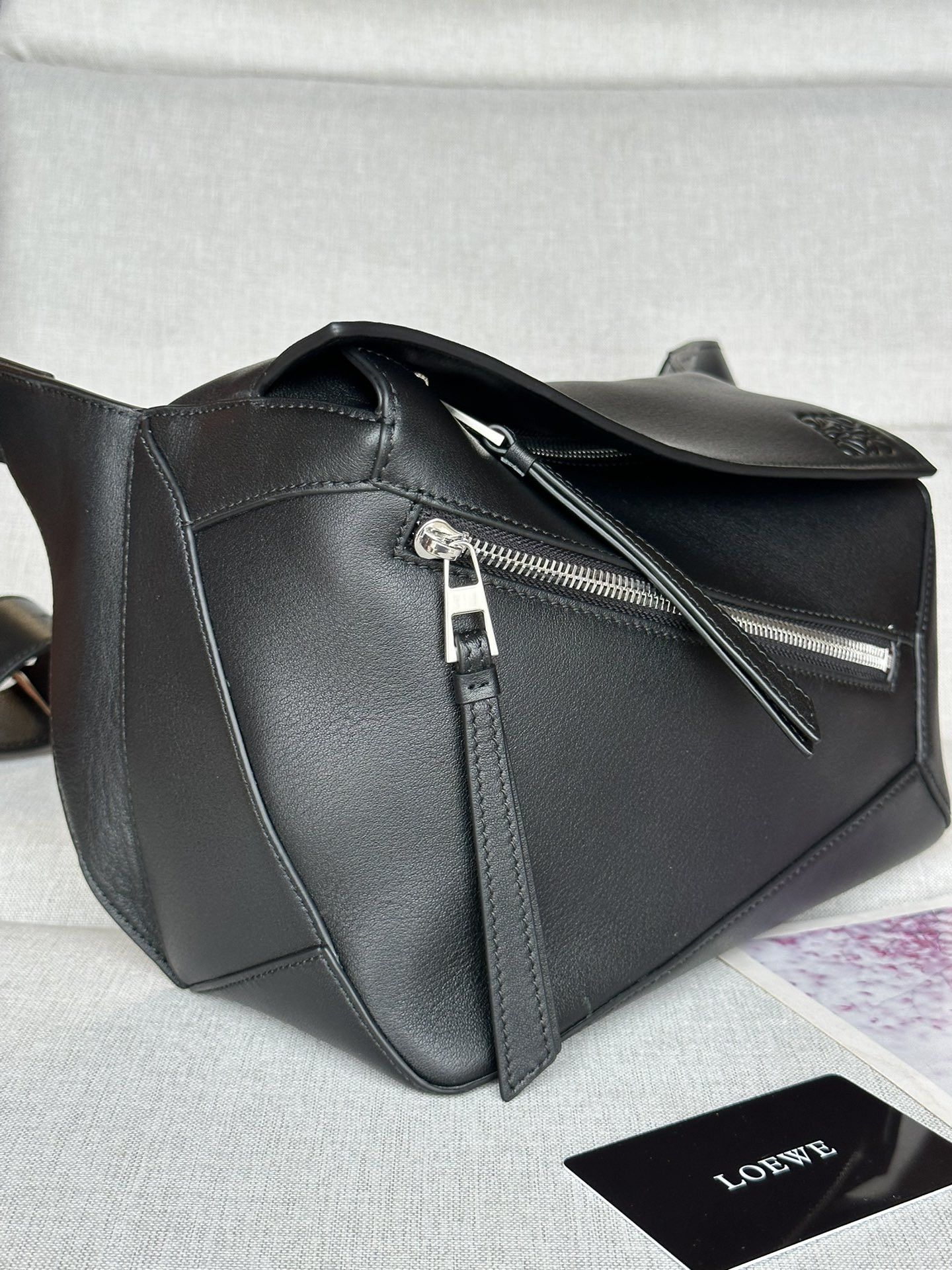 LOEWE Small Puzzle bag in classic calfskin 24x10.5x16.5cm