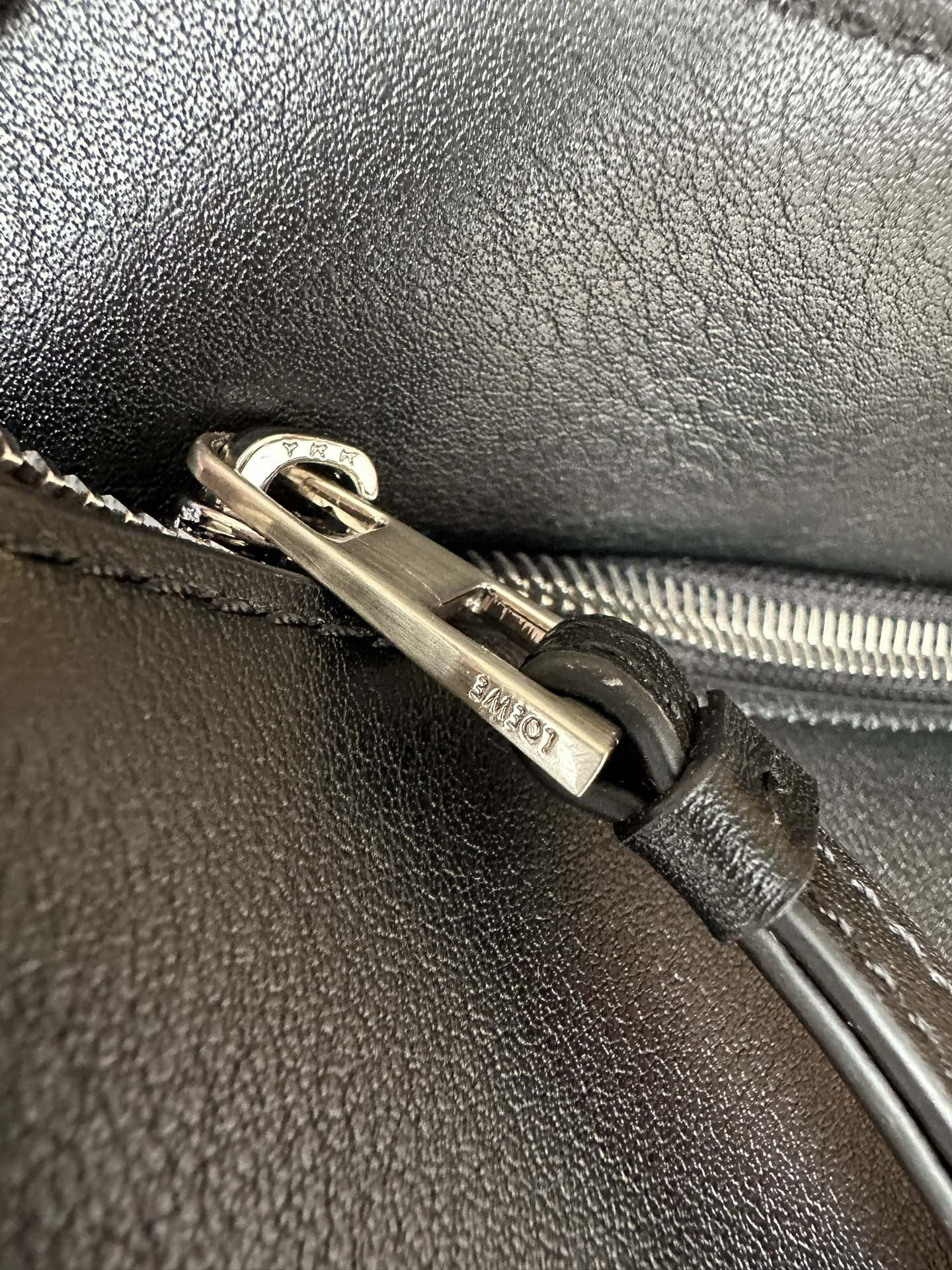 LOEWE Small Puzzle bag in classic calfskin 24x10.5x16.5cm