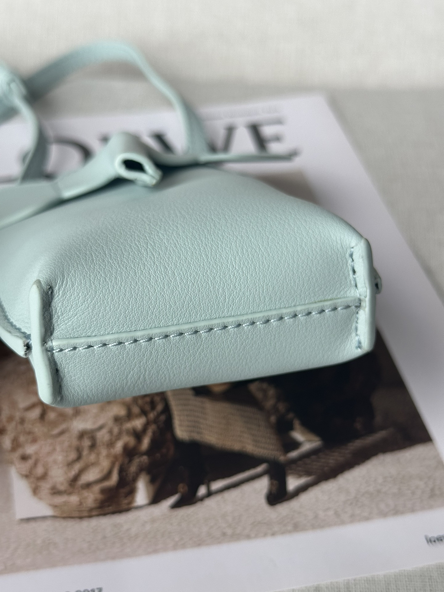 LOEWE Elephant Pocket in classic calfskin 18x8x4cm