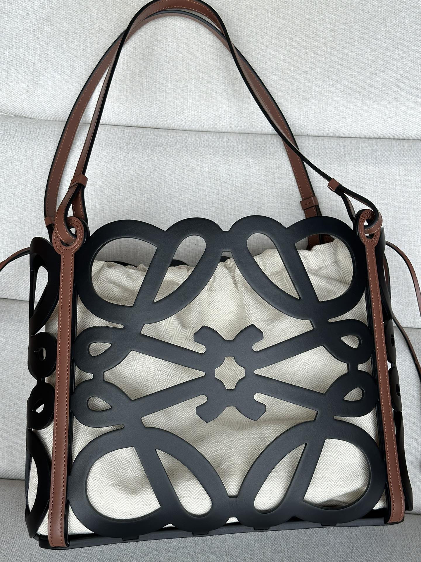 LOEWE Anagram Tote 32x27x11cm