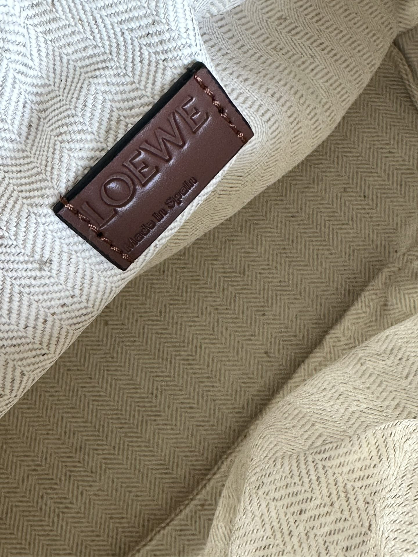 LOEWE Anagram Tote 32x27x11cm