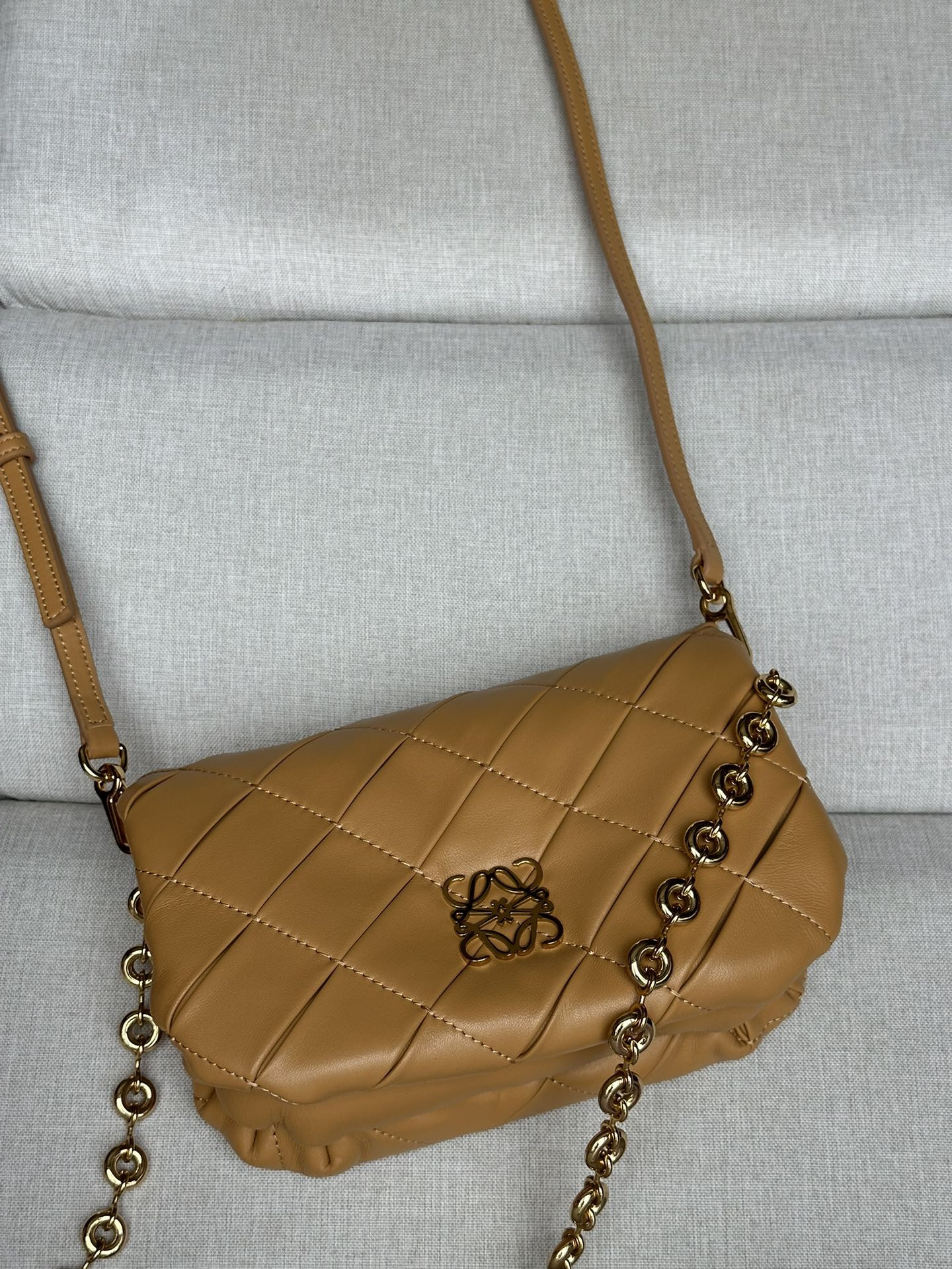 LOEWE Mini Puffer Goya in pleated shiny nappa lambskin 20x6x13cm