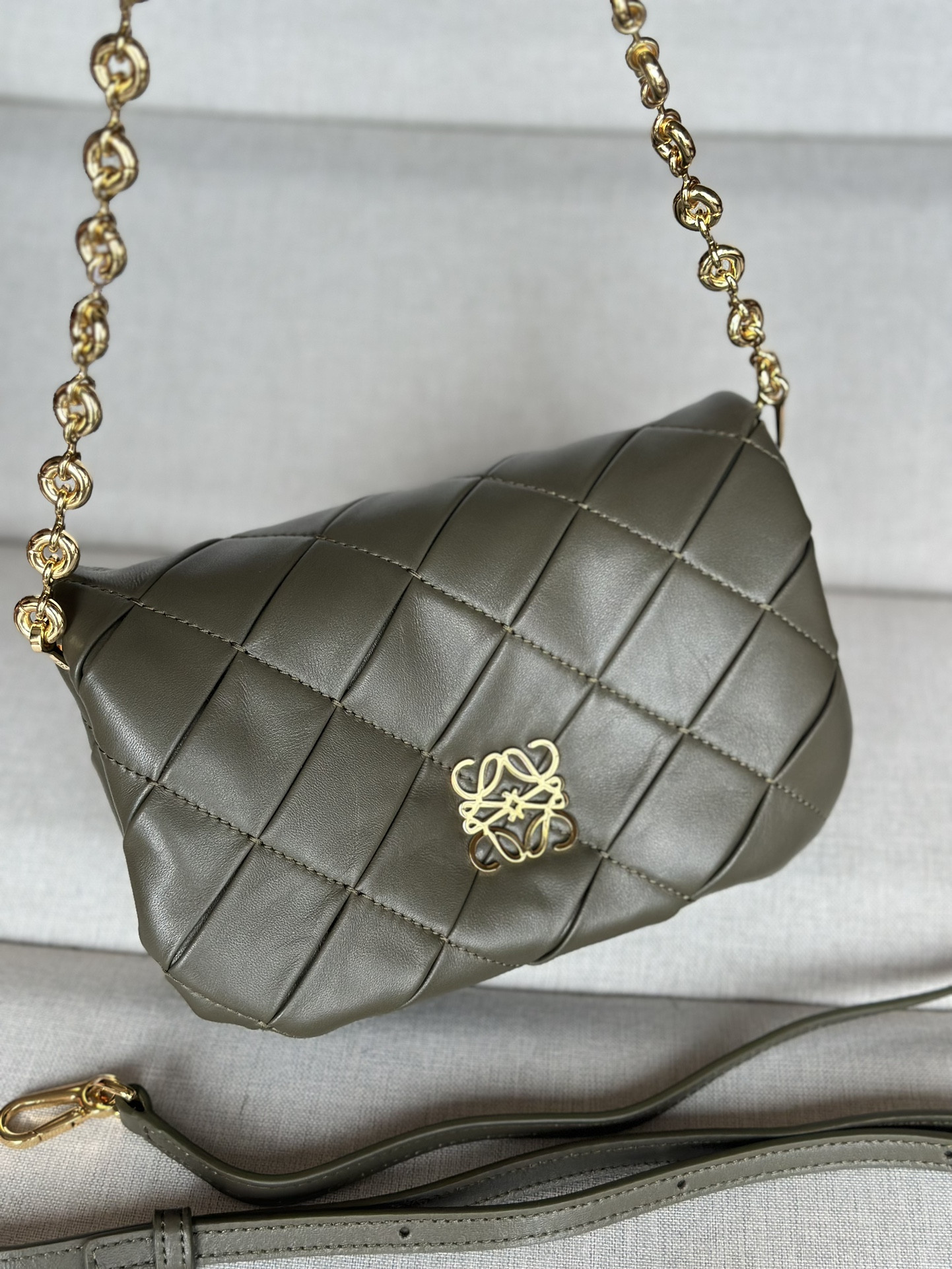 LOEWE Mini Puffer Goya in pleated shiny nappa lambskin 20x6x13cm