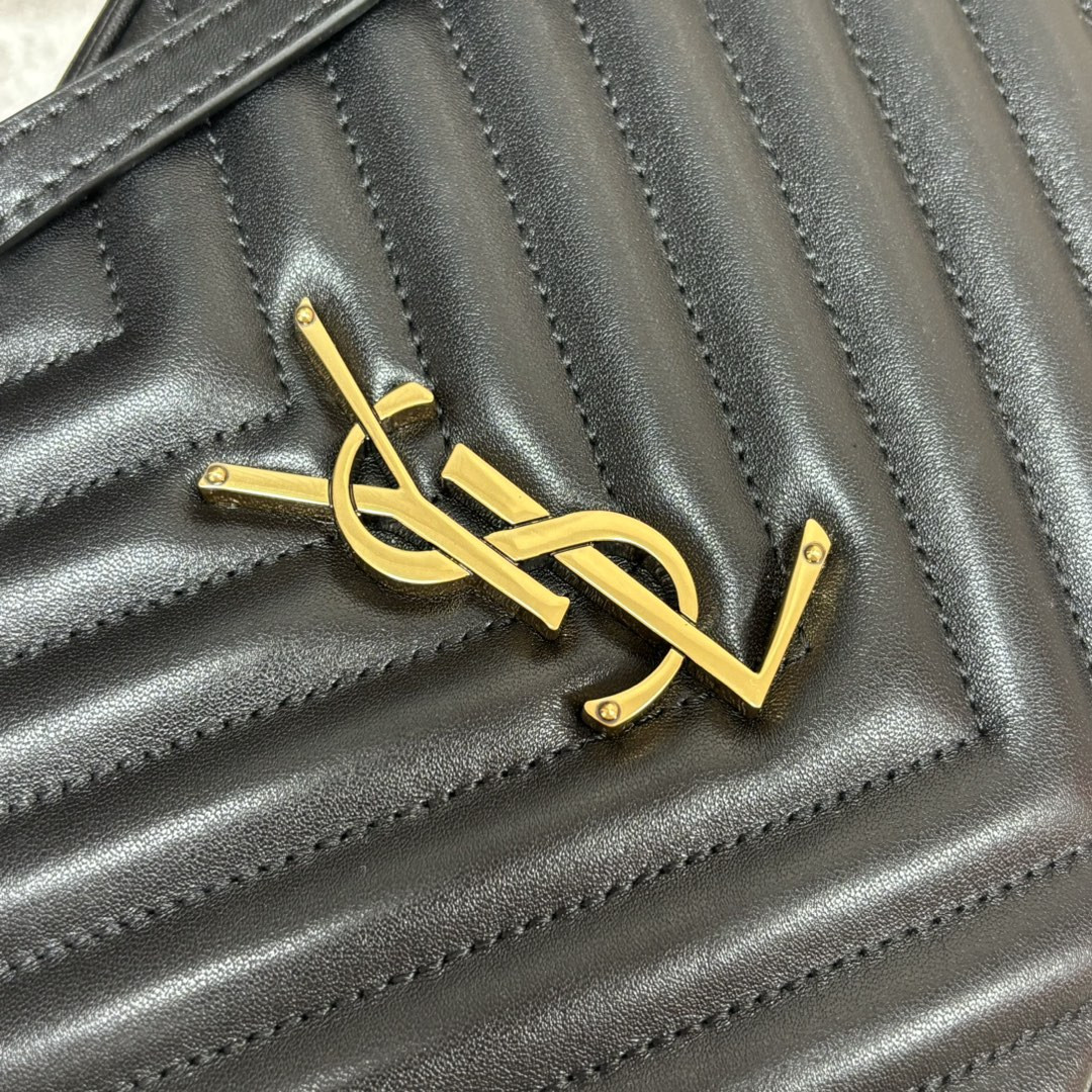 YSL LOU camera bag in quilted leather 23x16x6cm