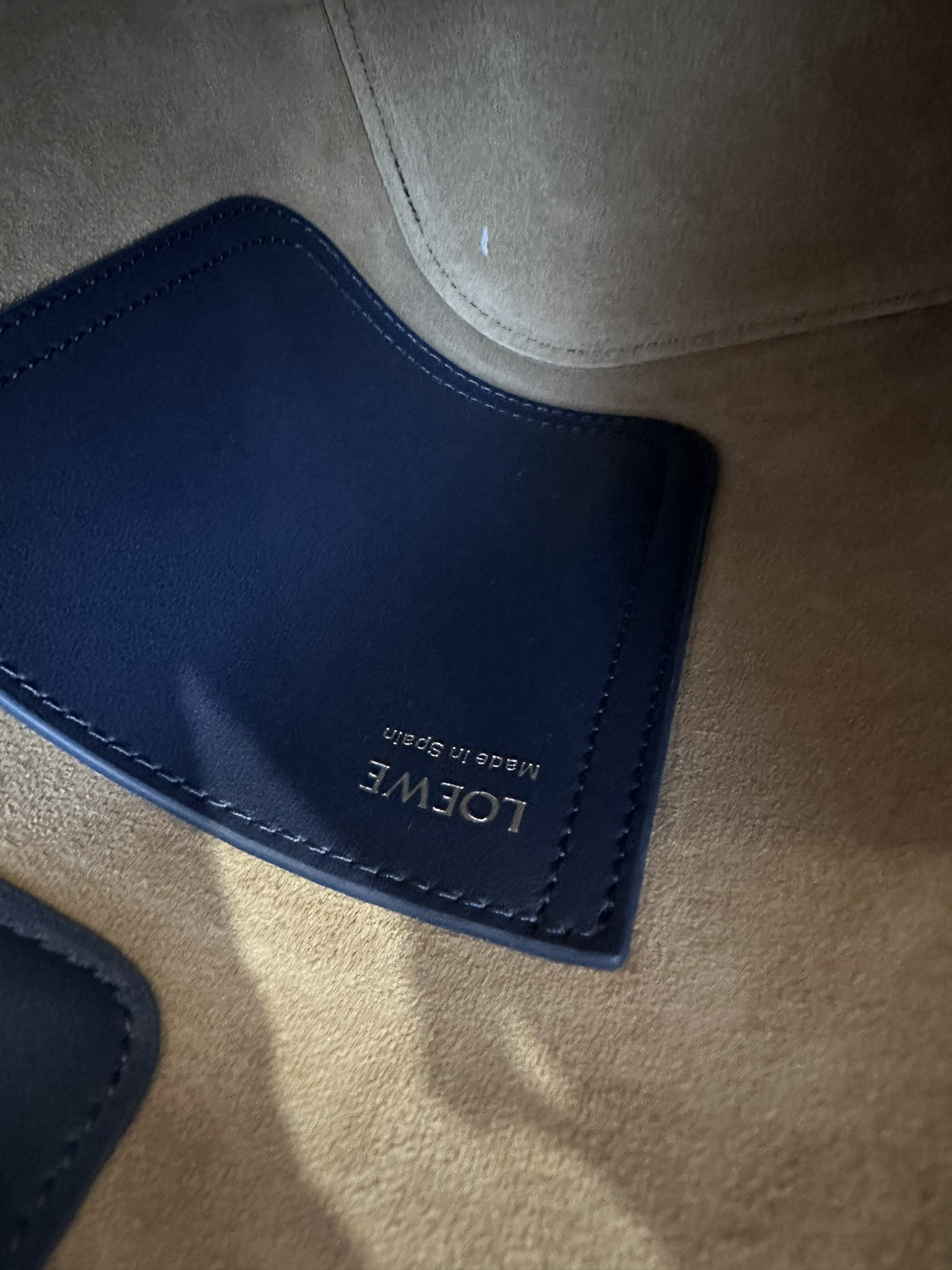 LOEWE Mini Pebble bucket in mellow calfskin 19.5x16x16cm