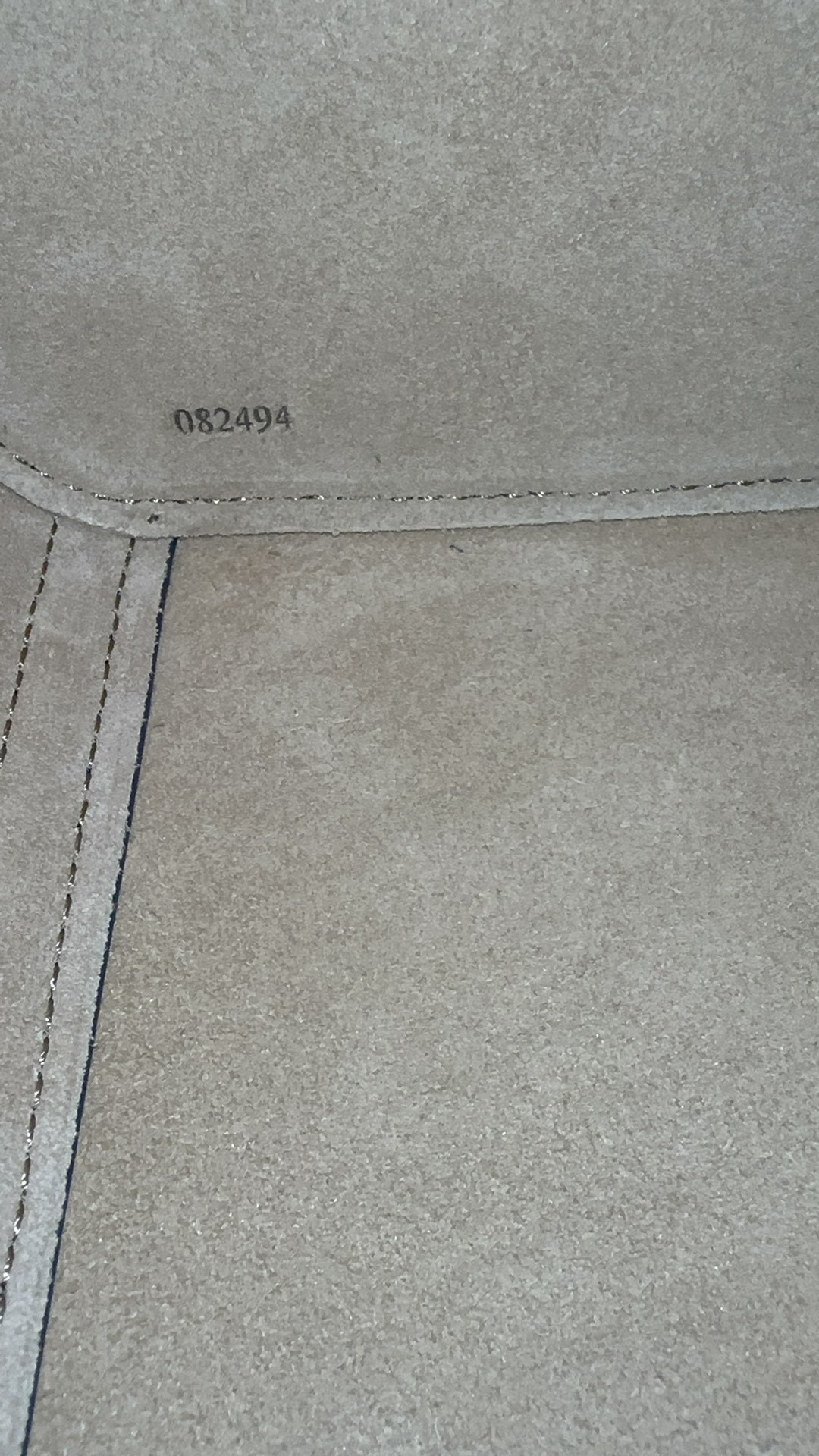 LOEWE Mini Pebble bucket in mellow calfskin 19.5x16x16cm