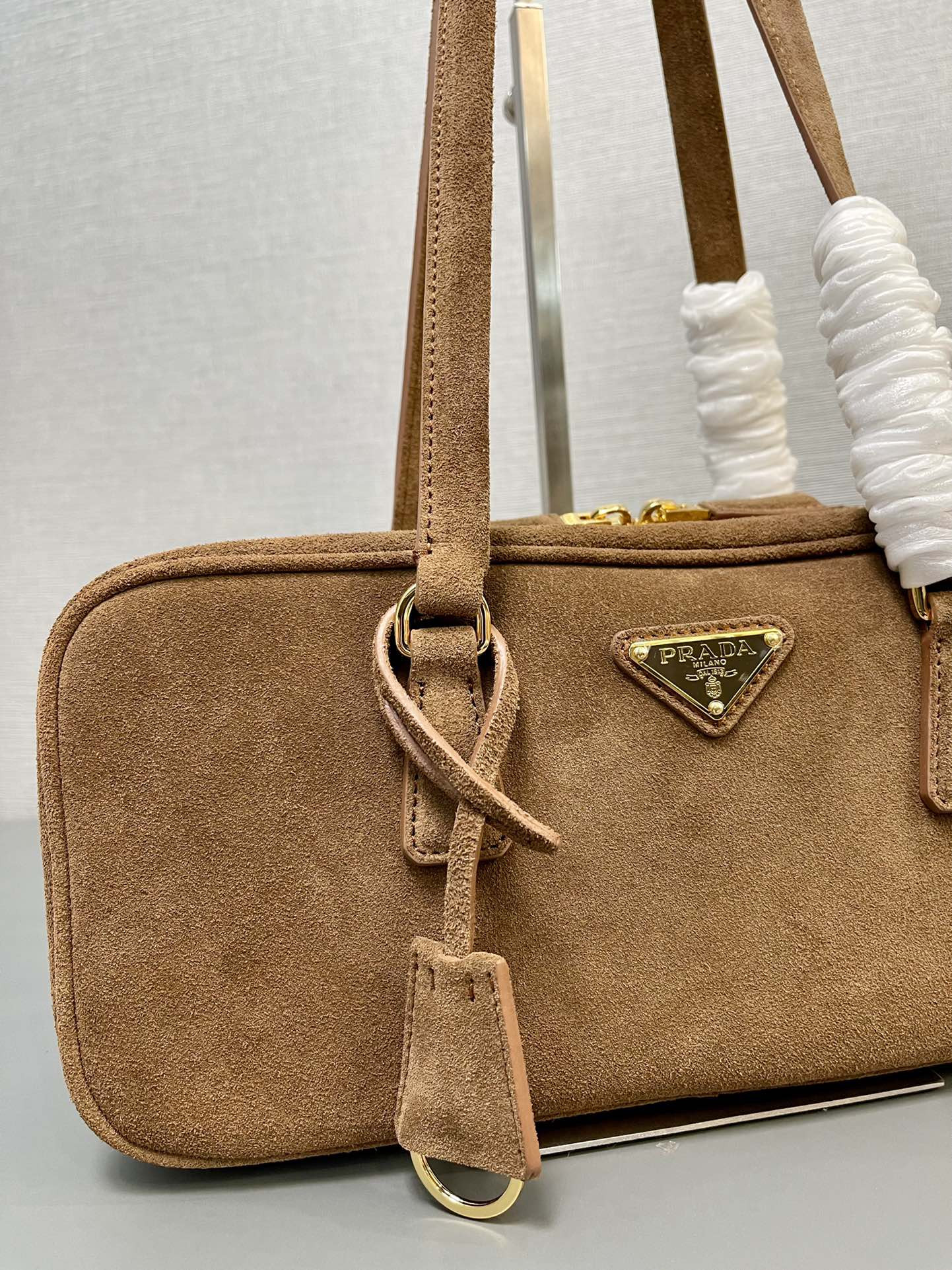 Prada Re-Edition 1978 handle bag  30x14x8.5cm