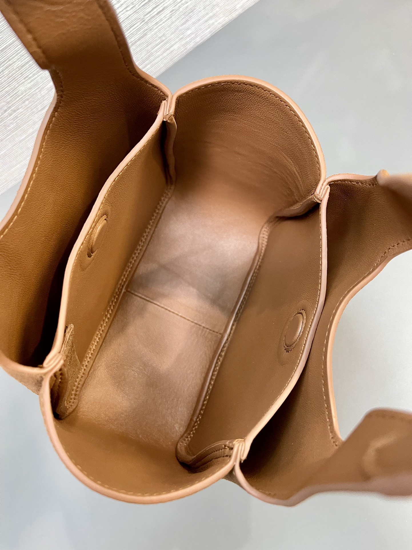 Prada tote18x16x10cm