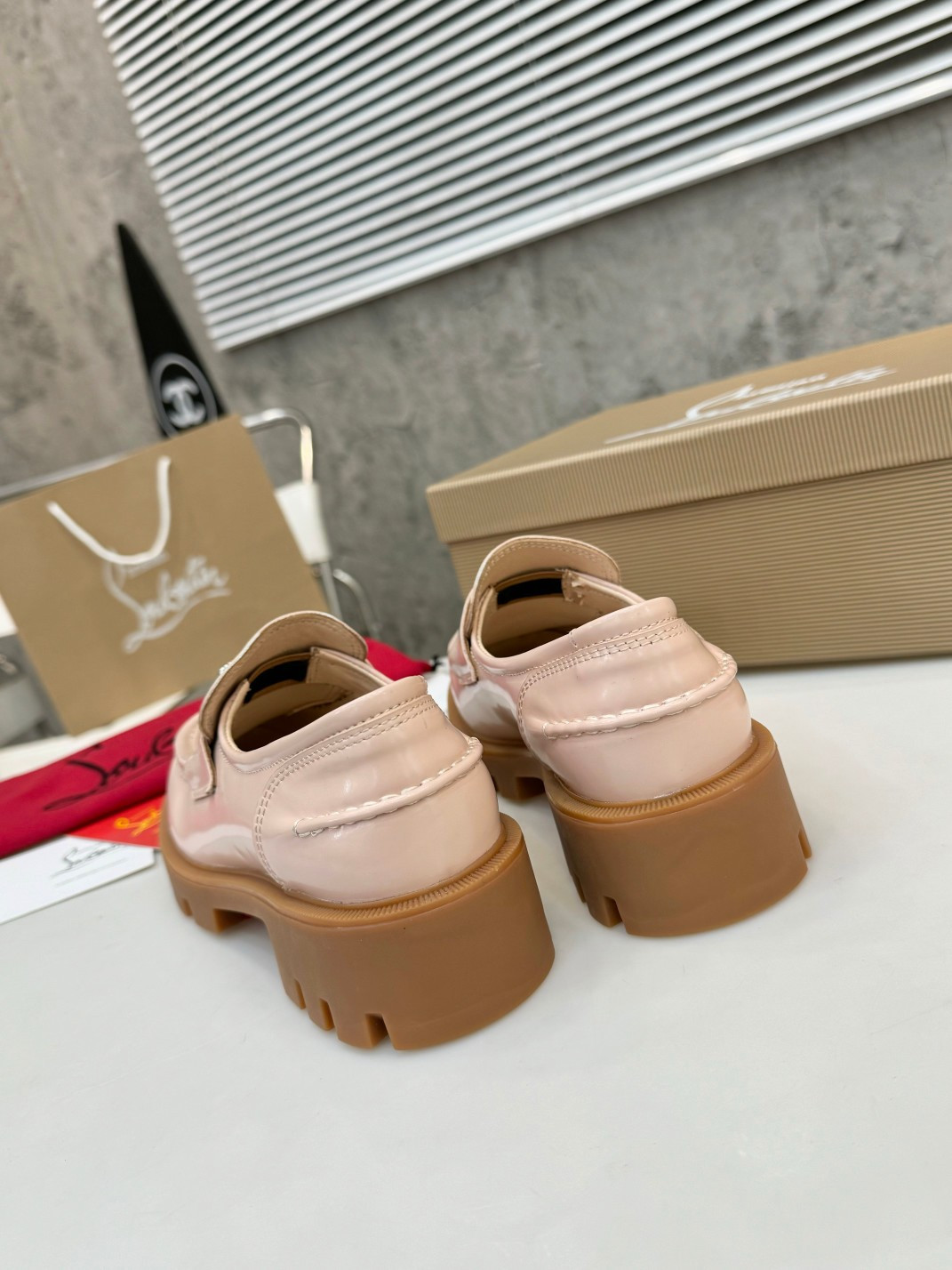 UA Christian Louboutin(CL) logo design,the latest runway version of the red-soled shoes