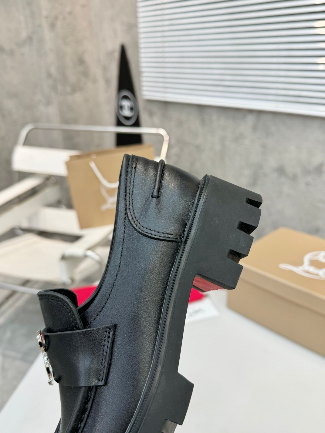 UA Christian Louboutin(CL) logo design,the latest runway version of the red-soled shoes