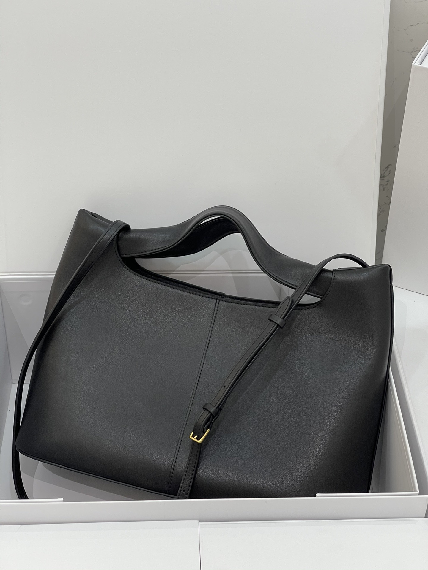 The Row Camdem  32x23x14cm