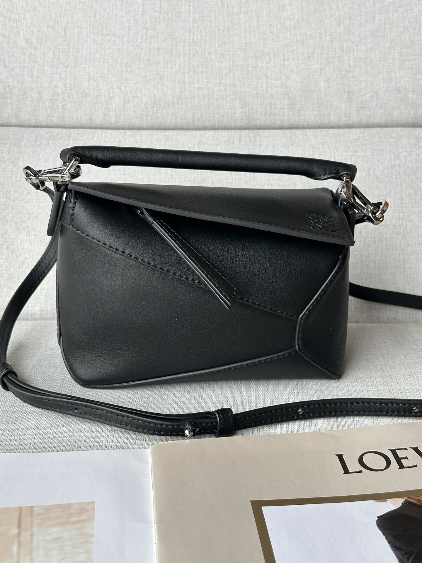 LOEWE Small Puzzle bag in classic calfskin 24x10.5x16.5cm
