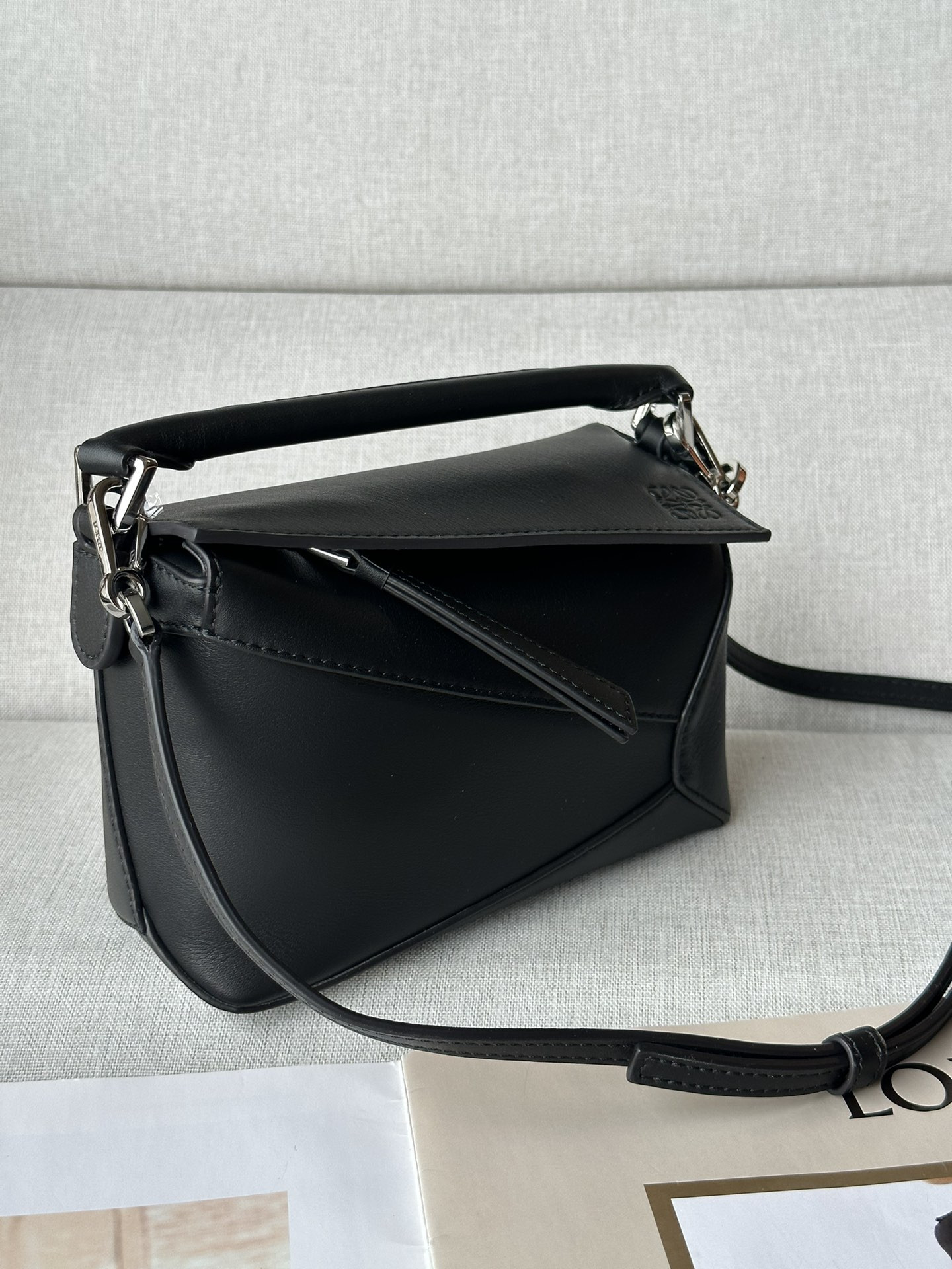 LOEWE Small Puzzle bag in classic calfskin 24x10.5x16.5cm
