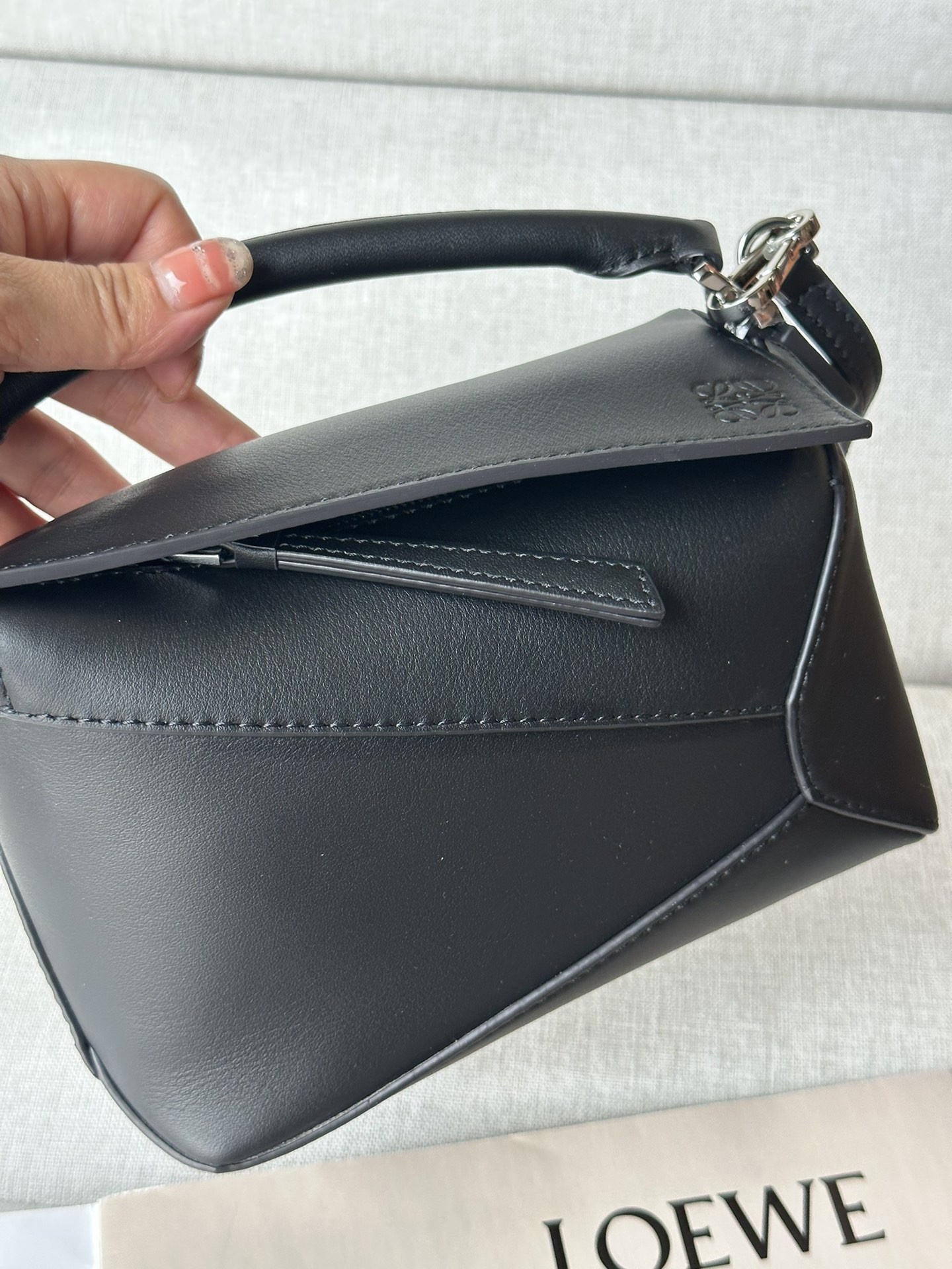 LOEWE Small Puzzle bag in classic calfskin 24x10.5x16.5cm