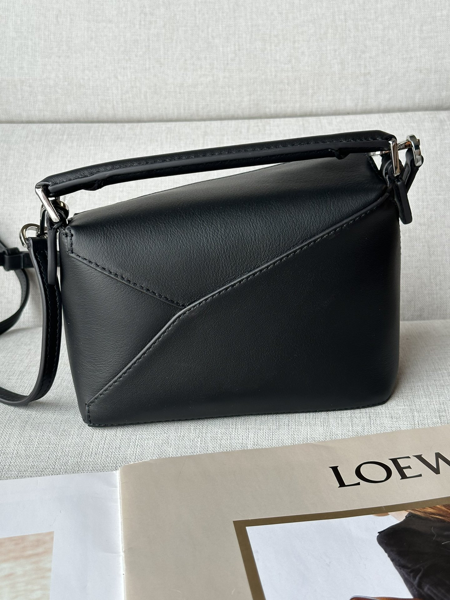 LOEWE Small Puzzle bag in classic calfskin 24x10.5x16.5cm