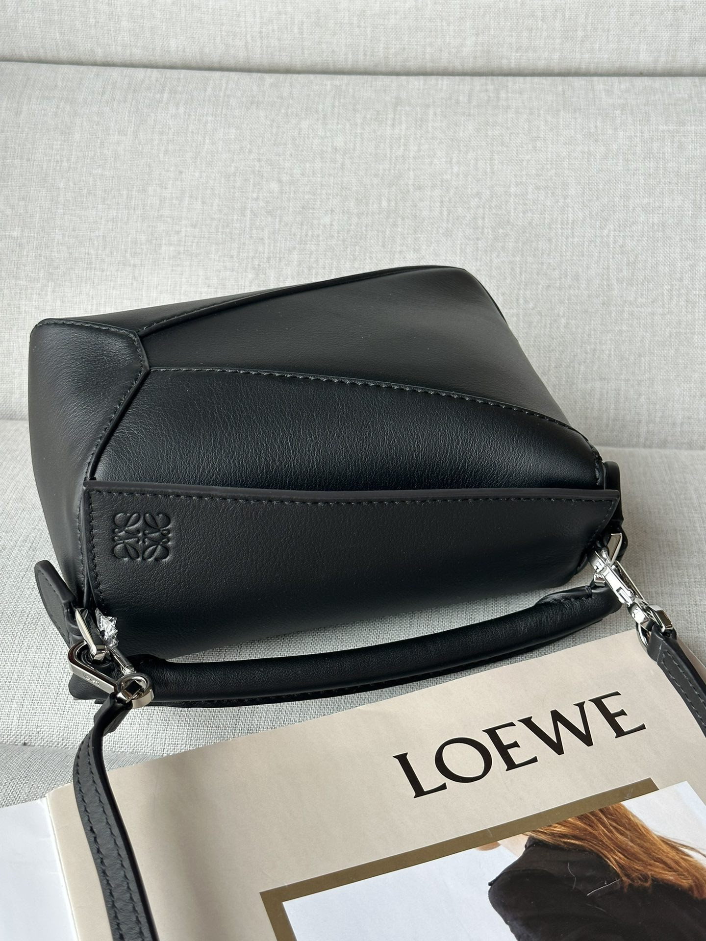 LOEWE Small Puzzle bag in classic calfskin 24x10.5x16.5cm